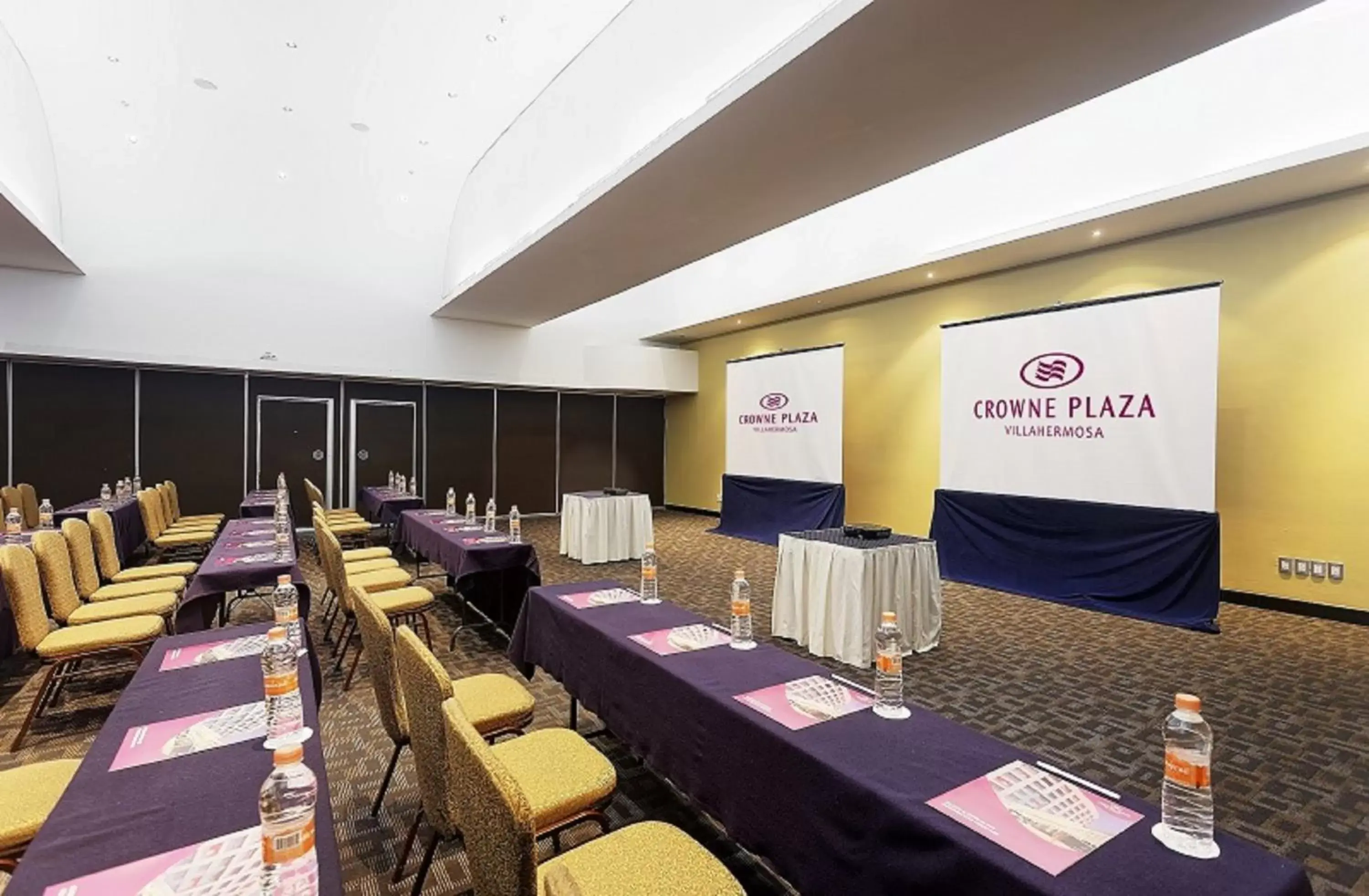 Meeting/conference room in Crowne Plaza Villahermosa, an IHG Hotel