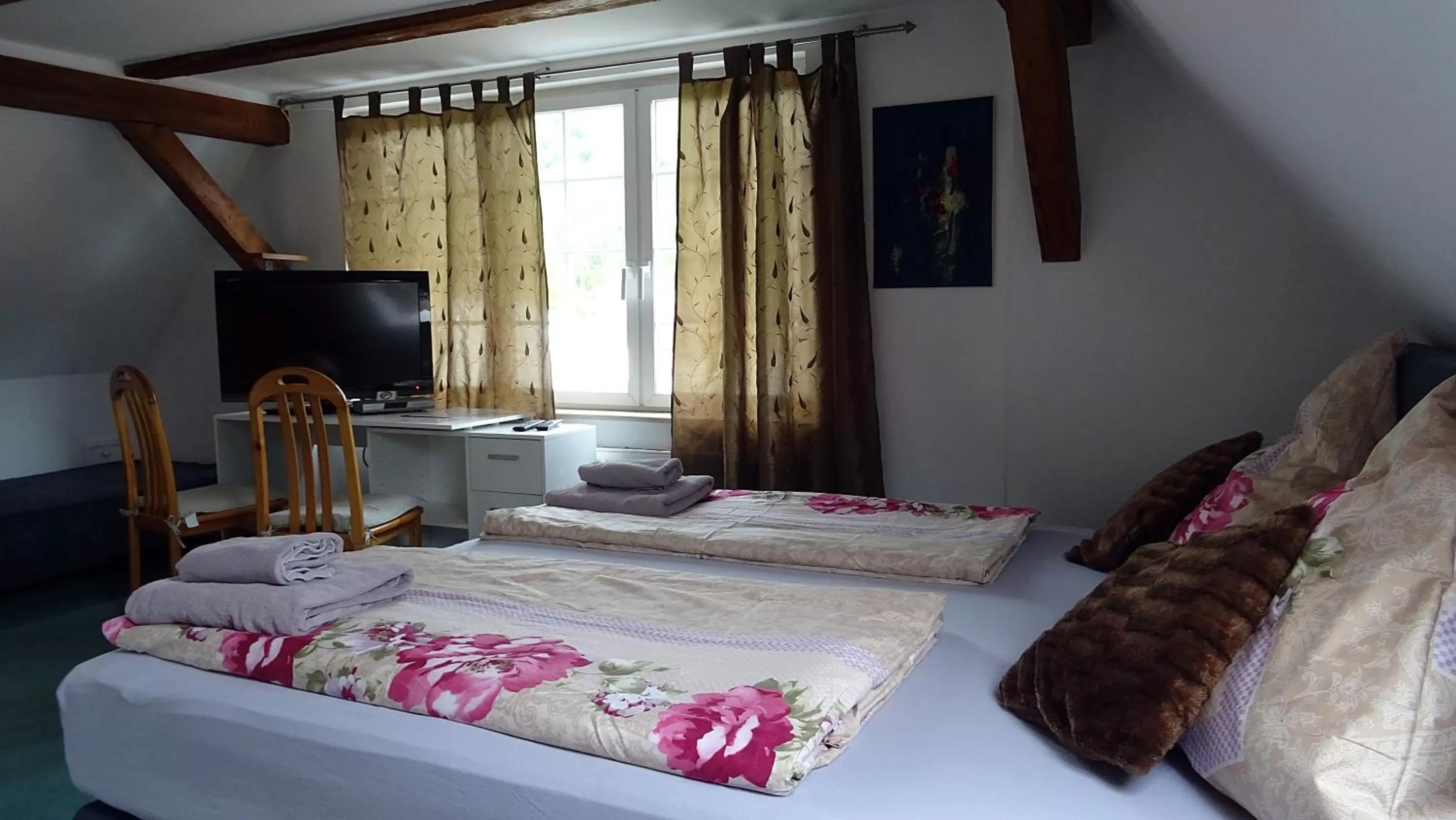 Bed in Alb Hotel Schalksburg