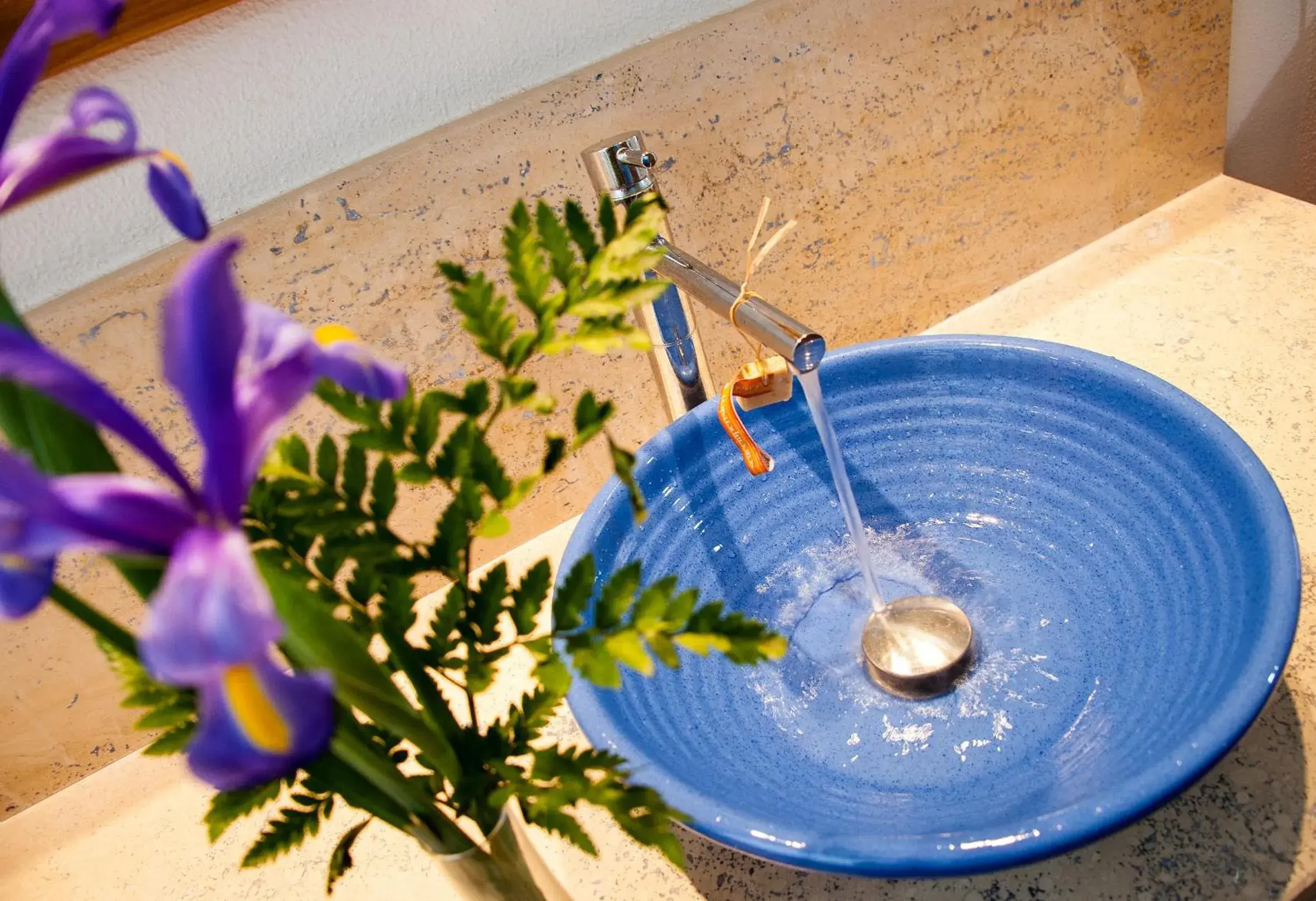 Bathroom, Pool View in Hotel Terminal - Caroli Hotels