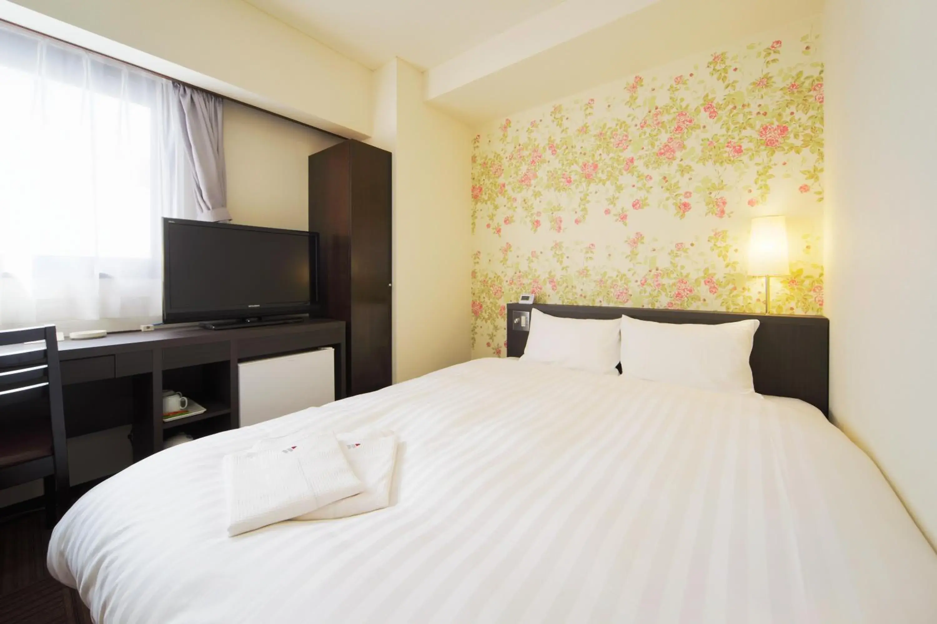 Photo of the whole room, Bed in Hotel Wing International Shonan Fujisawa