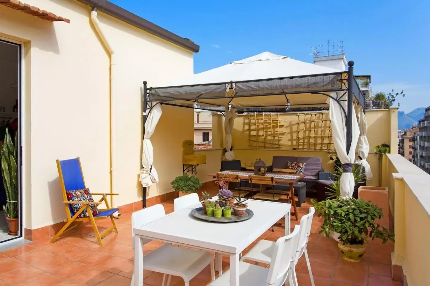 Balcony/Terrace in La terrazza del Sole B&B