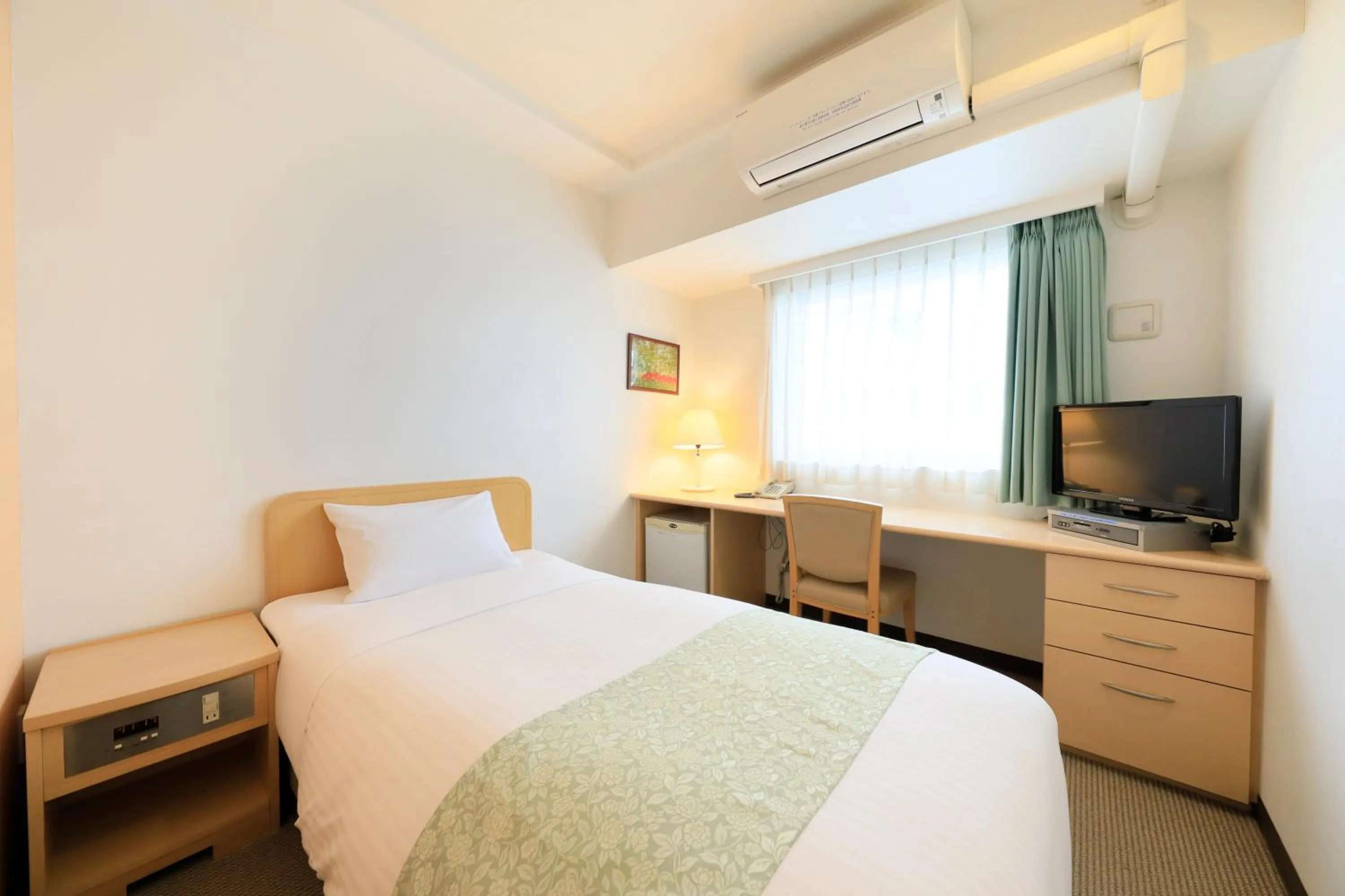 Photo of the whole room, Bed in Hotel Famy Inn Kinshicho