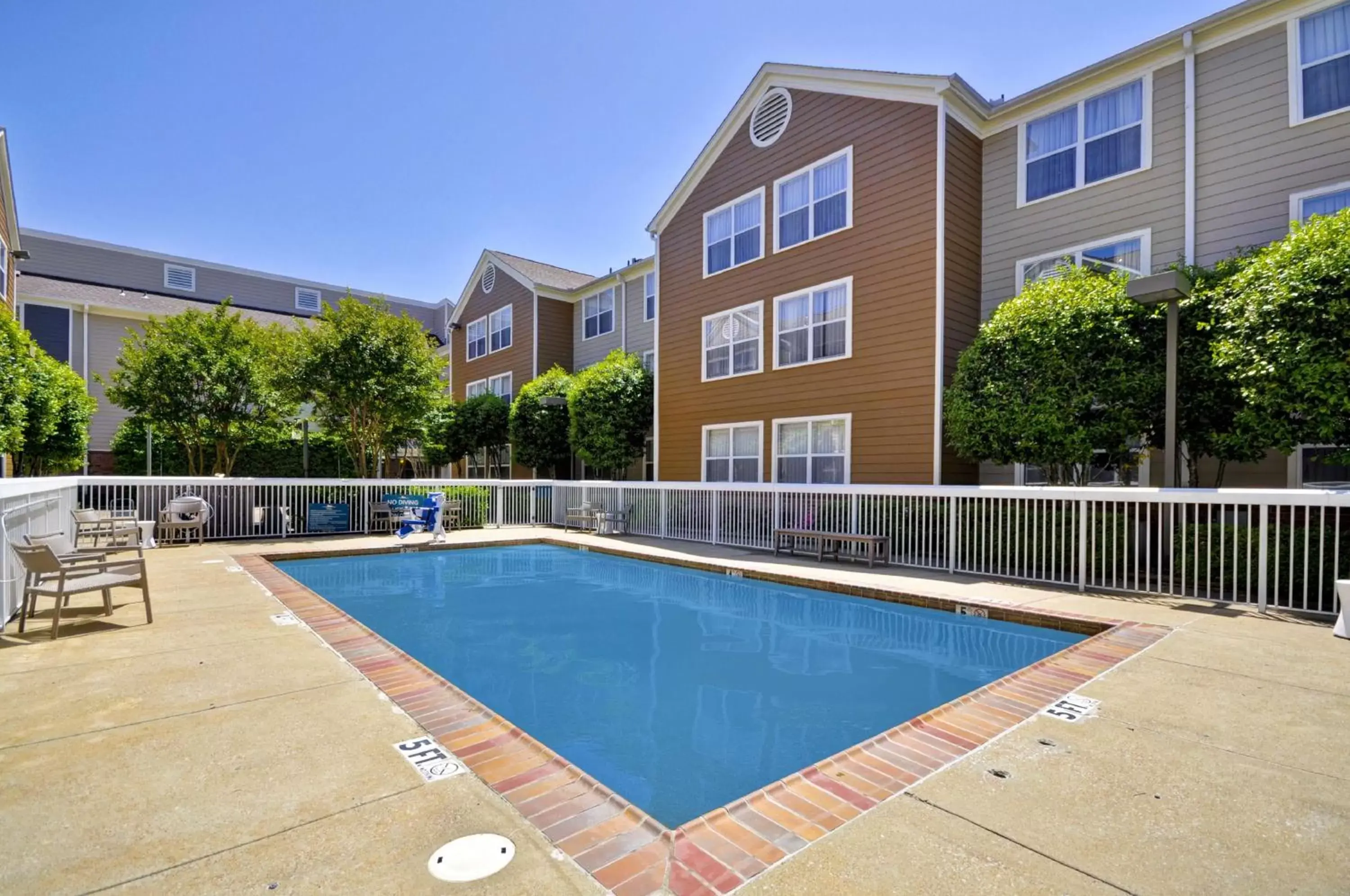 Swimming pool, Property Building in Homewood Suites Memphis Germantown