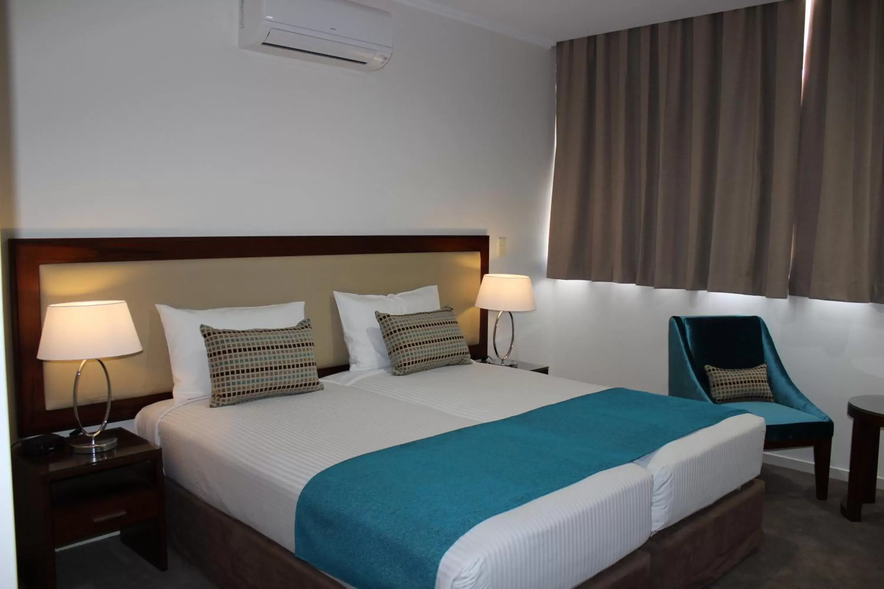 Bedroom, Bed in Quality Hotel Regent Rockhampton
