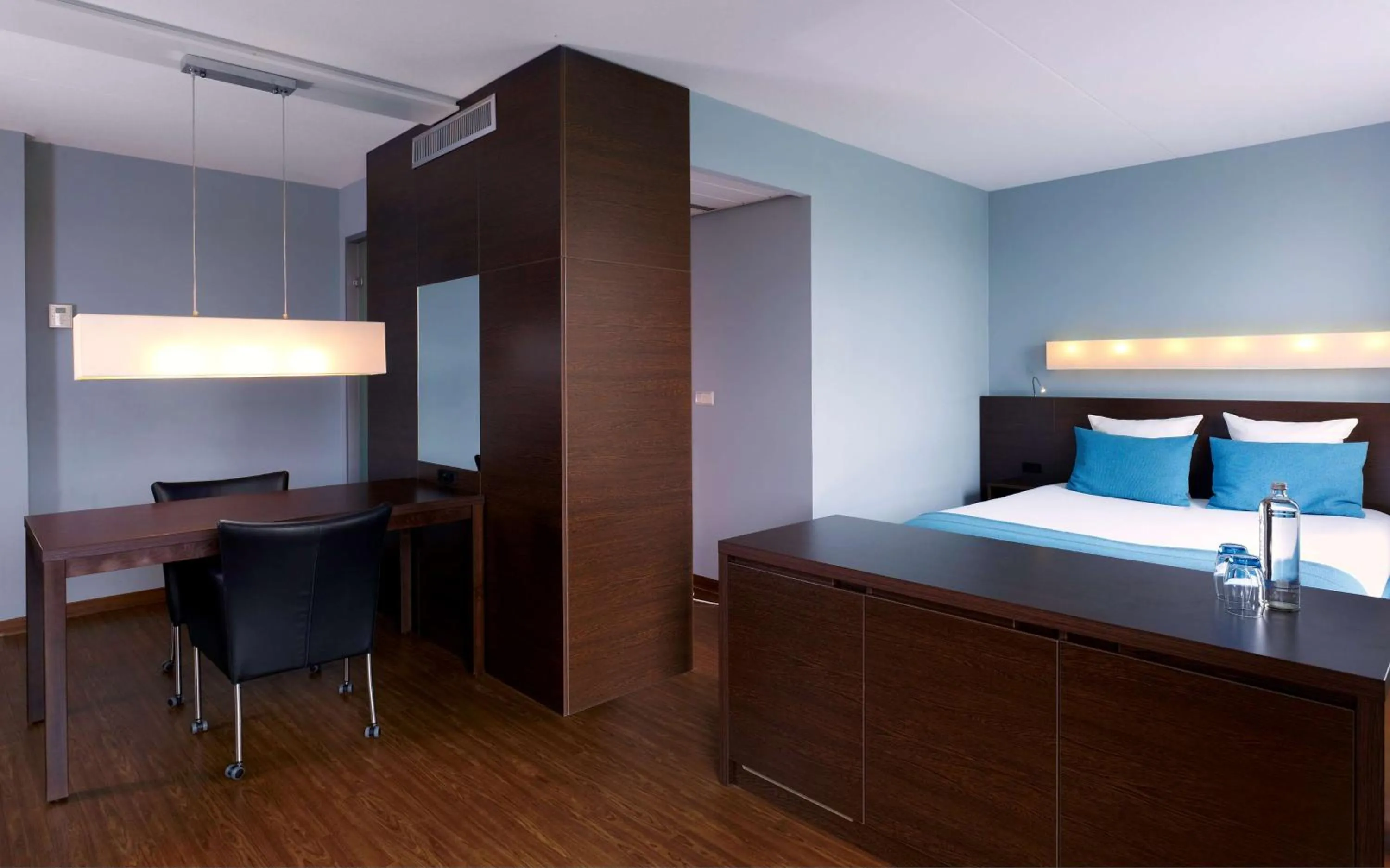 Photo of the whole room, Bed in Park Plaza Amsterdam Airport