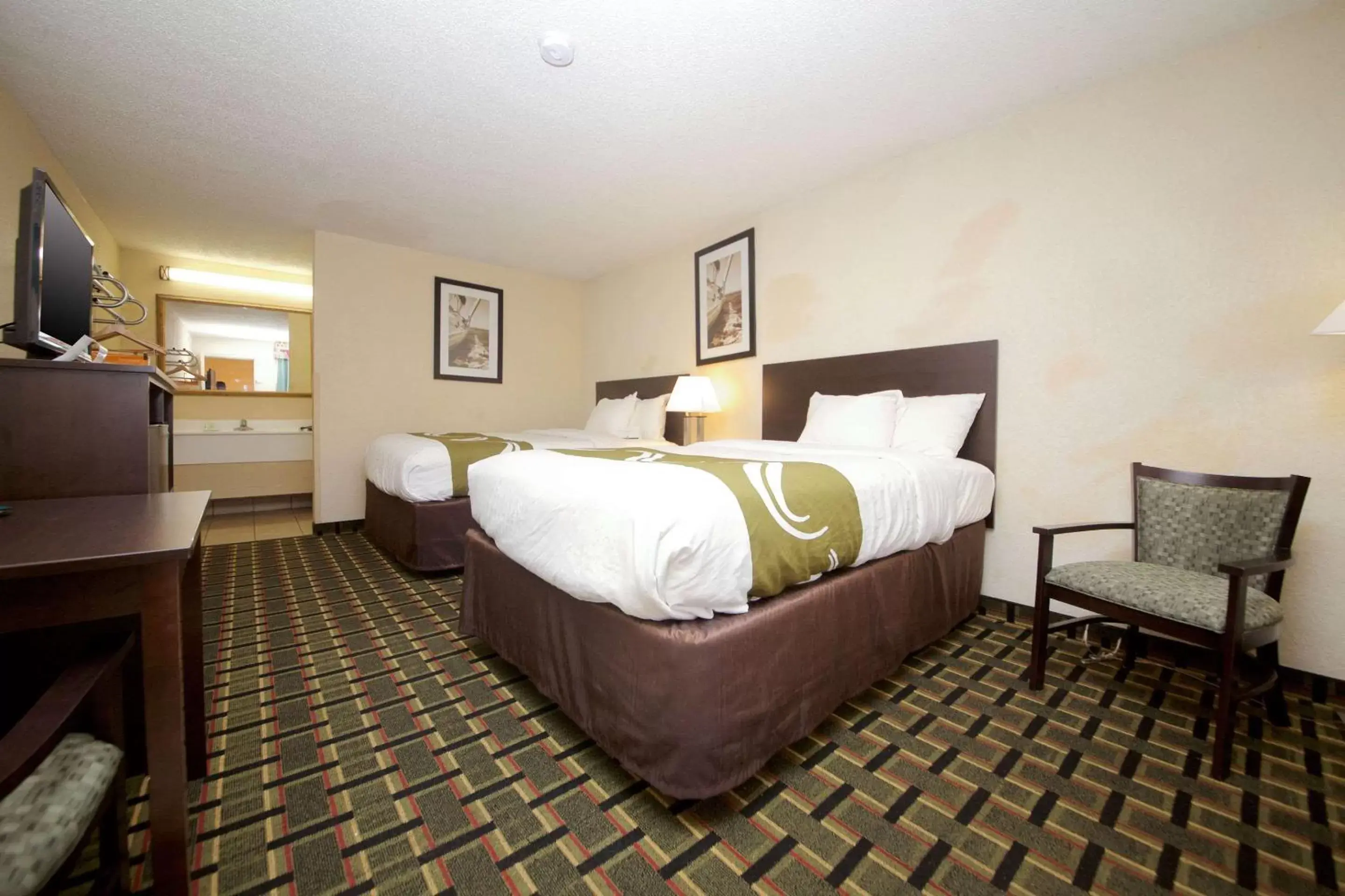 Photo of the whole room, Bed in Quality Inn Orange Park Jacksonville