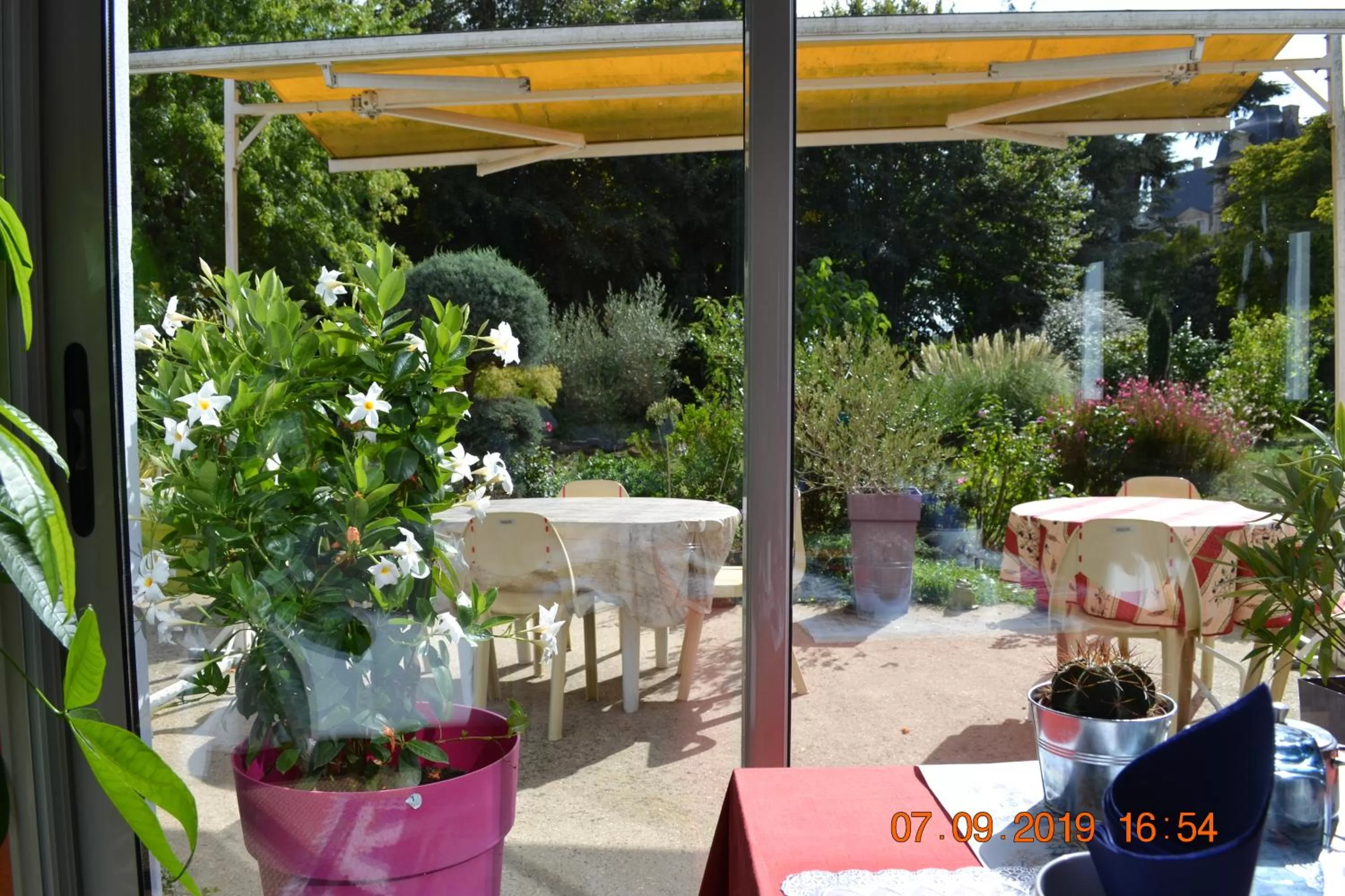 Patio in Hôtel Le Castel