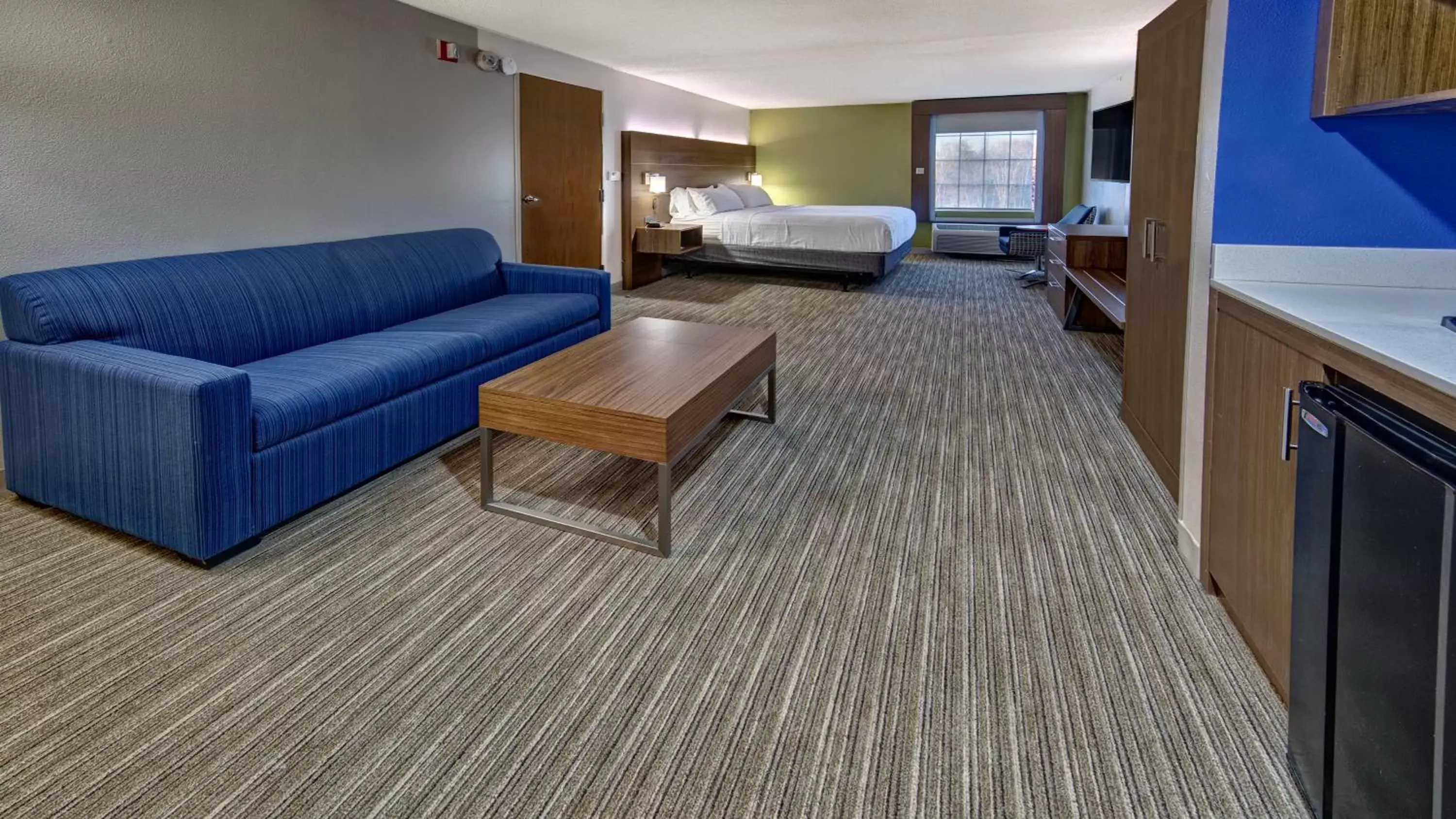 Photo of the whole room, Seating Area in Holiday Inn Express & Suites Crossville, an IHG Hotel