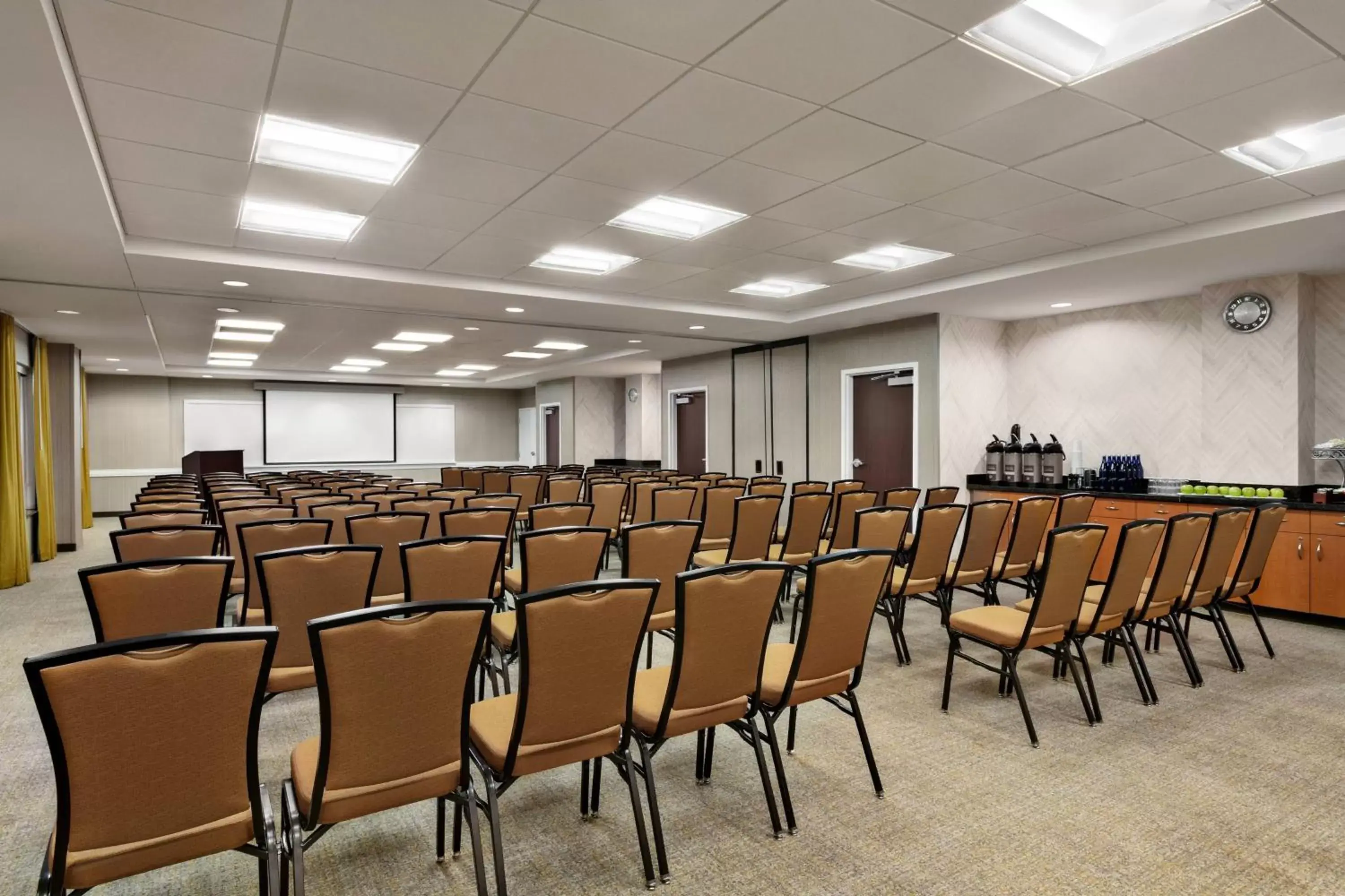 Meeting/conference room in SpringHill Suites Dulles Airport