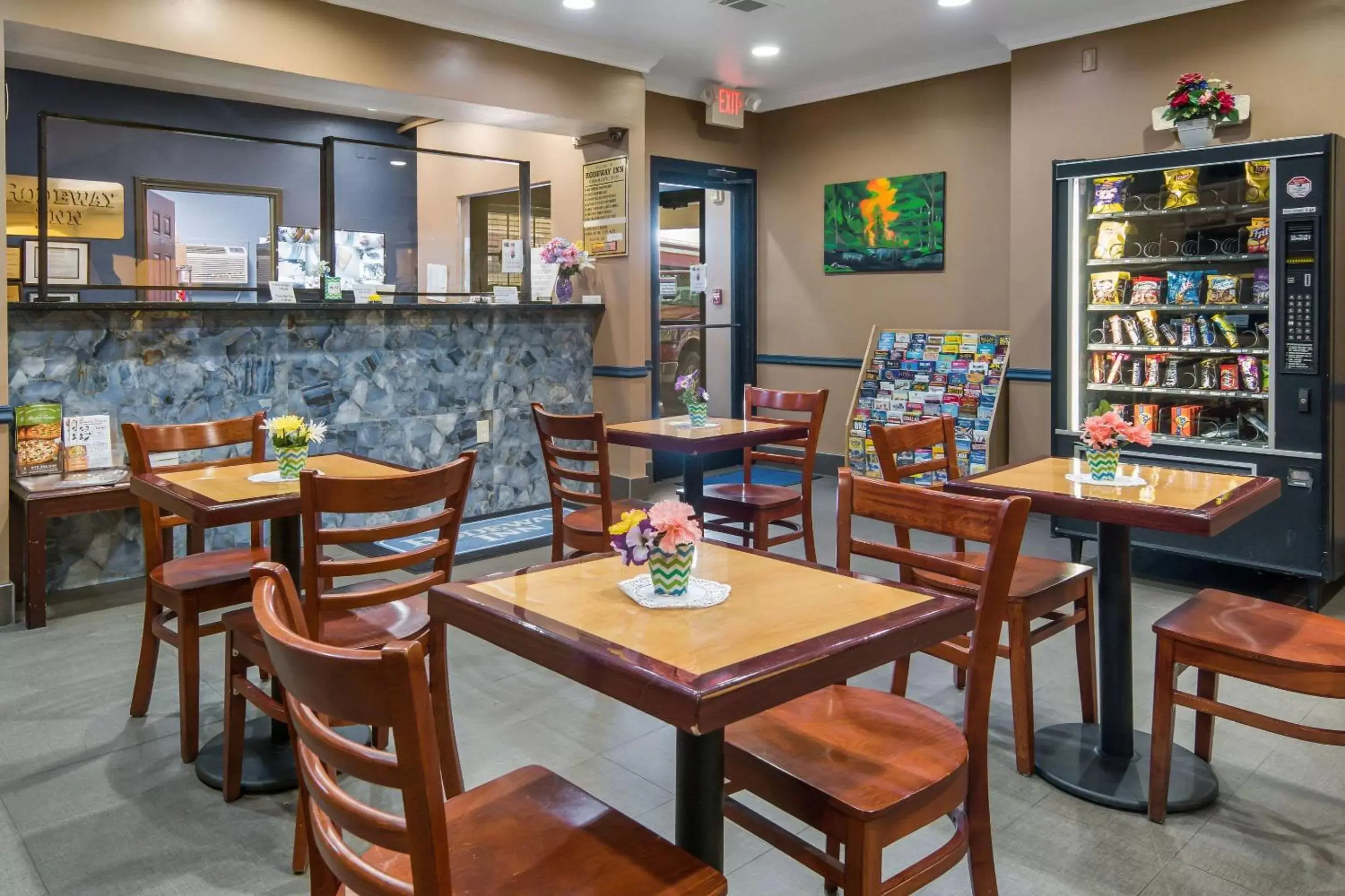 Lobby or reception, Restaurant/Places to Eat in Rodeway Inn Carrollton I-35E