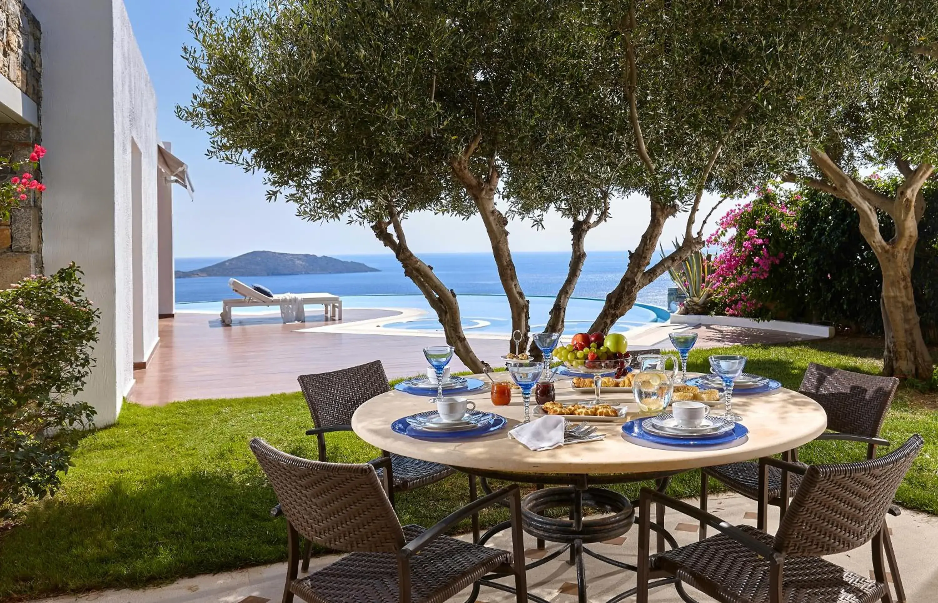 Breakfast in Elounda Gulf Villas by Sandglass