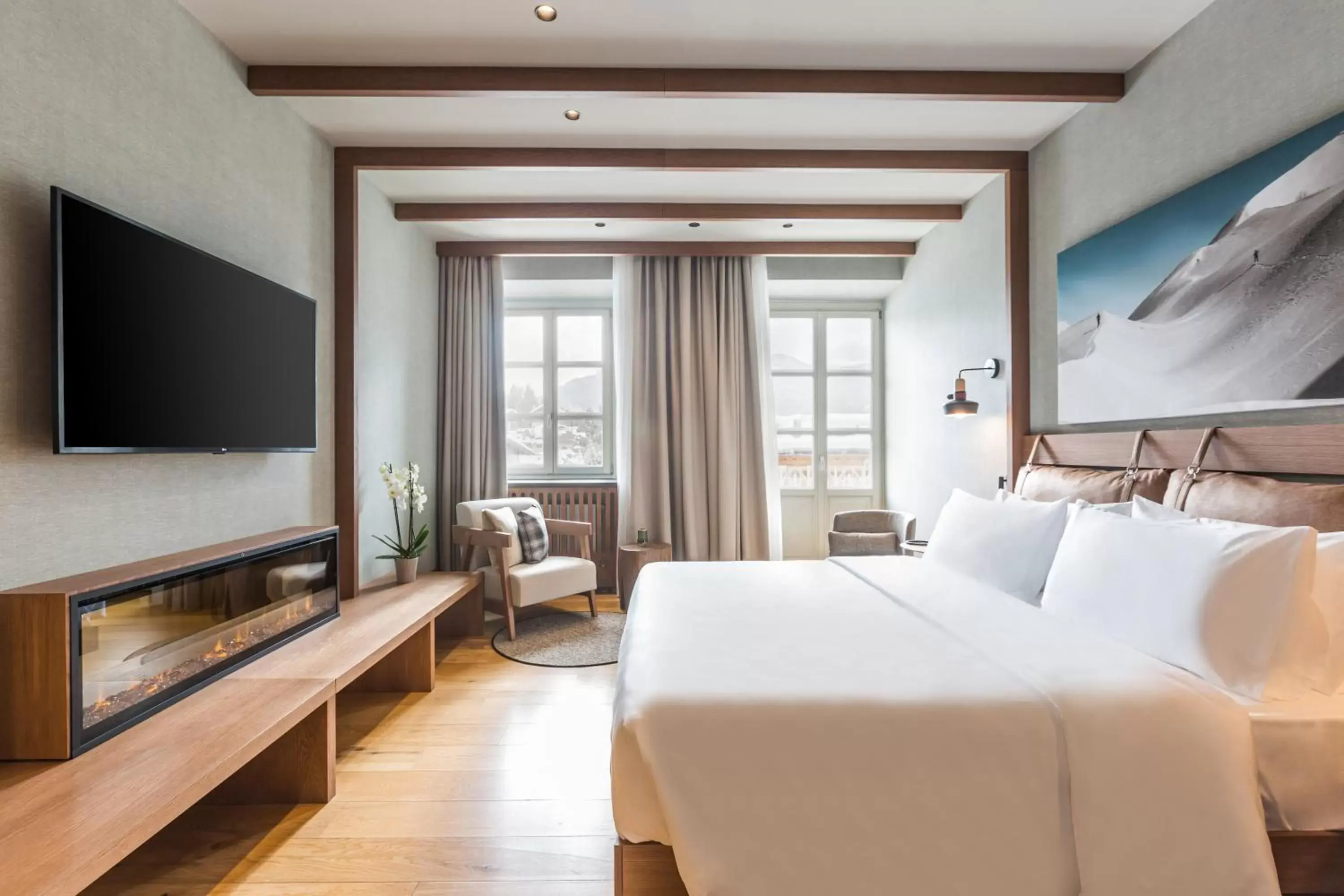 Bedroom, TV/Entertainment Center in Grand Hotel Savoia Cortina d'Ampezzo, A Radisson Collection Hotel