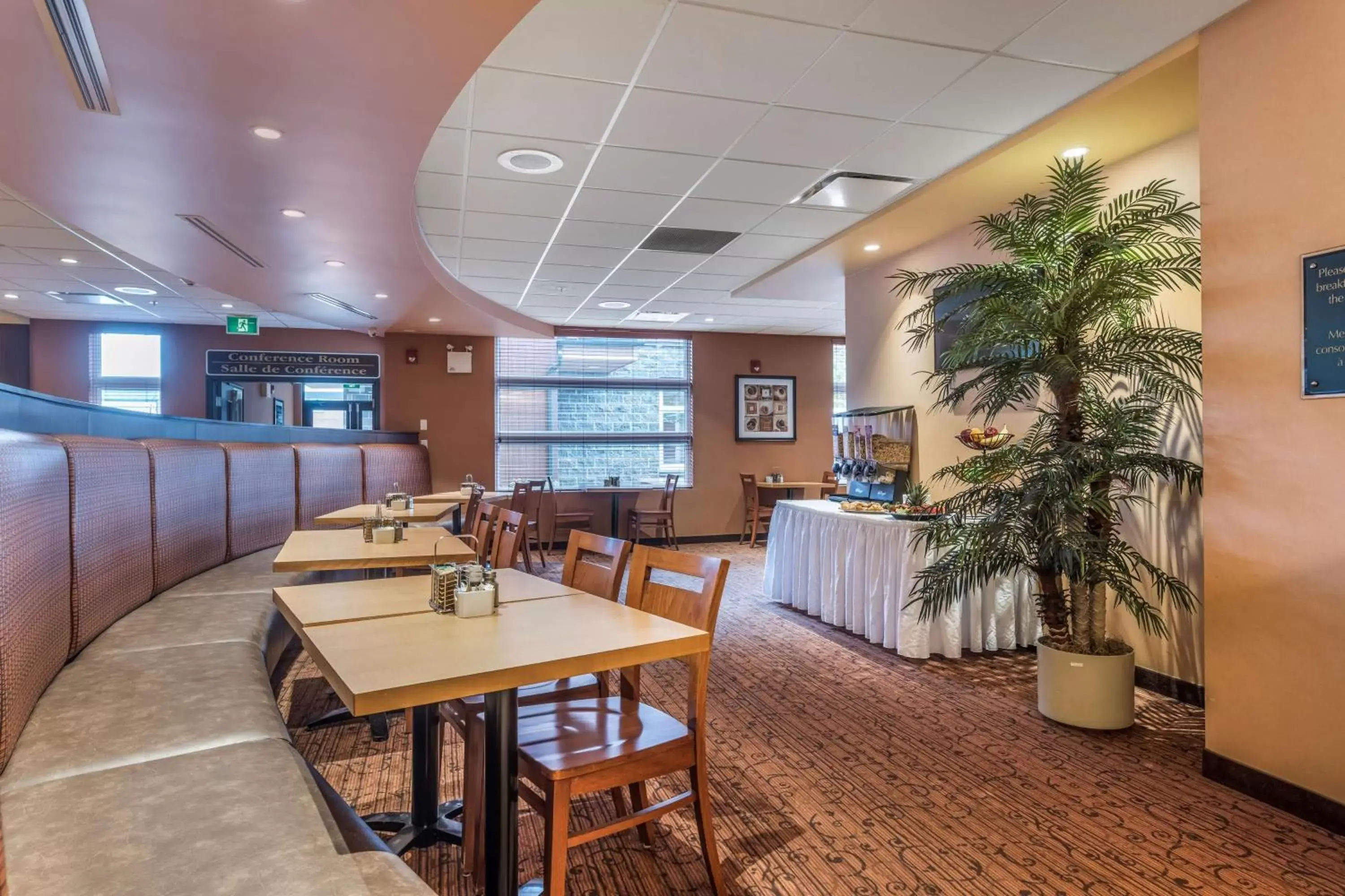 Breakfast in Best Western Plus, Bathurst Hotel & Suites Breakfast in Best Western Plus, Bathurst Hotel & Suites