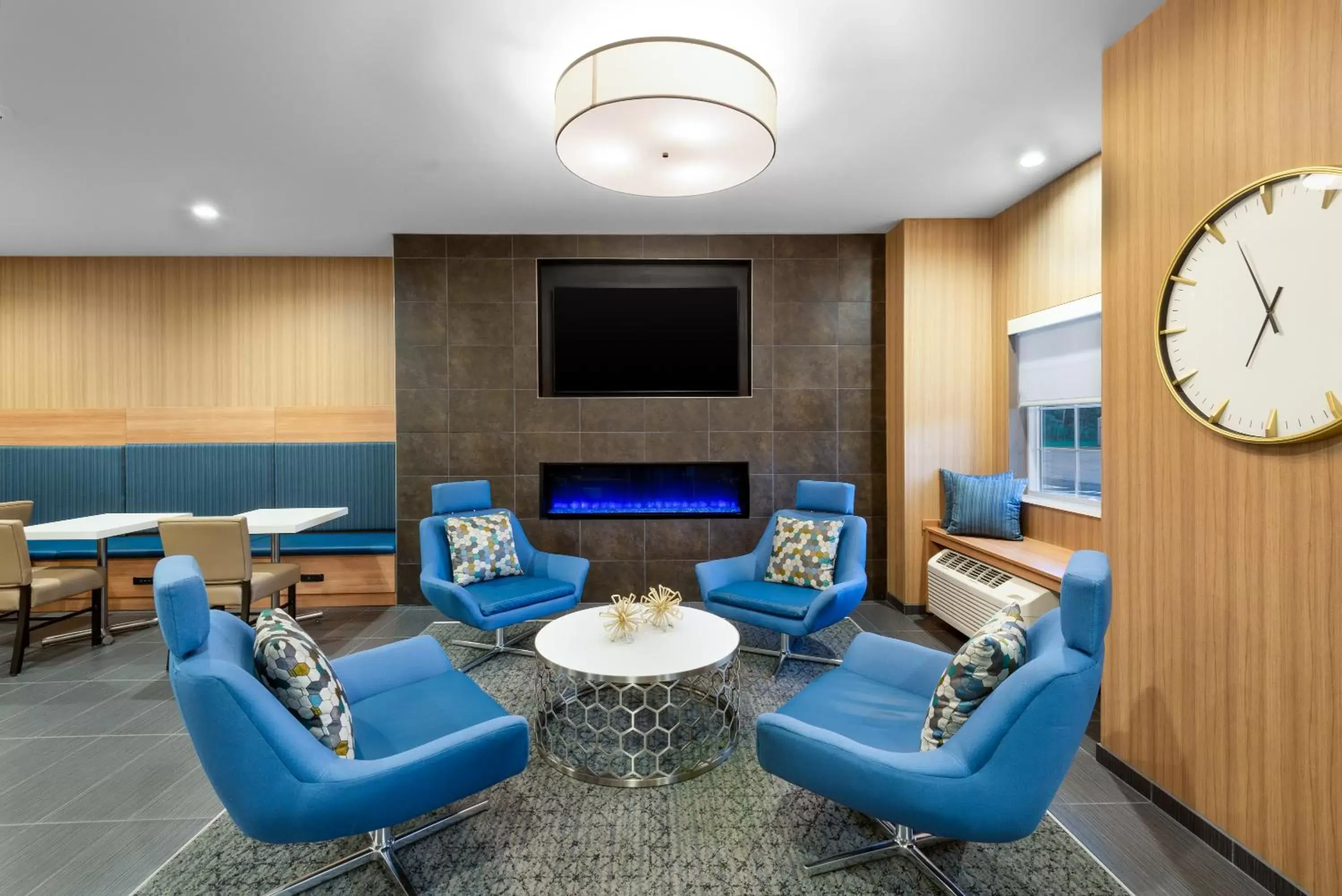 Lobby or reception in Microtel Inn & Suites by Wyndham Farmington