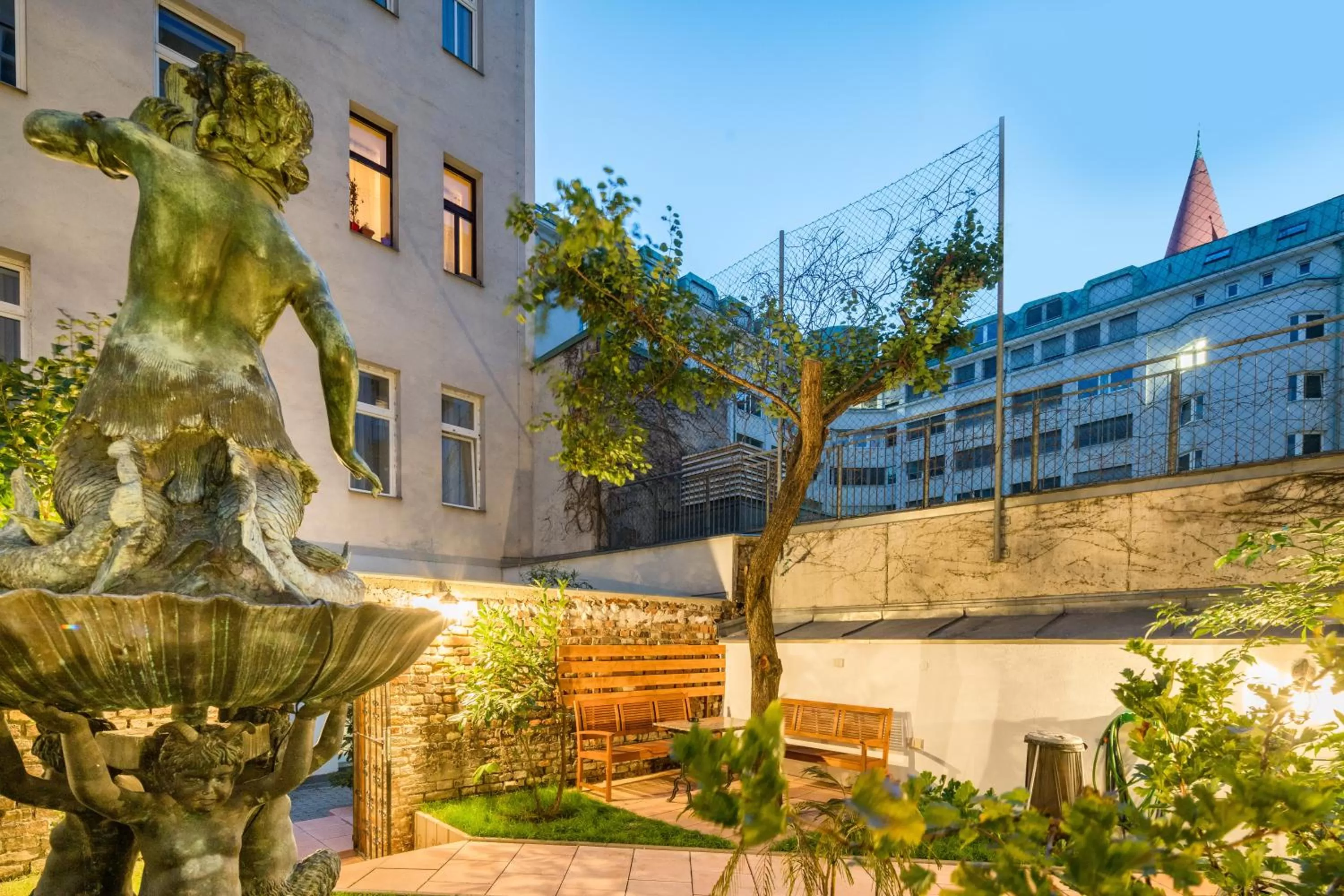 Garden in Best Western Plus Celebrity Suites