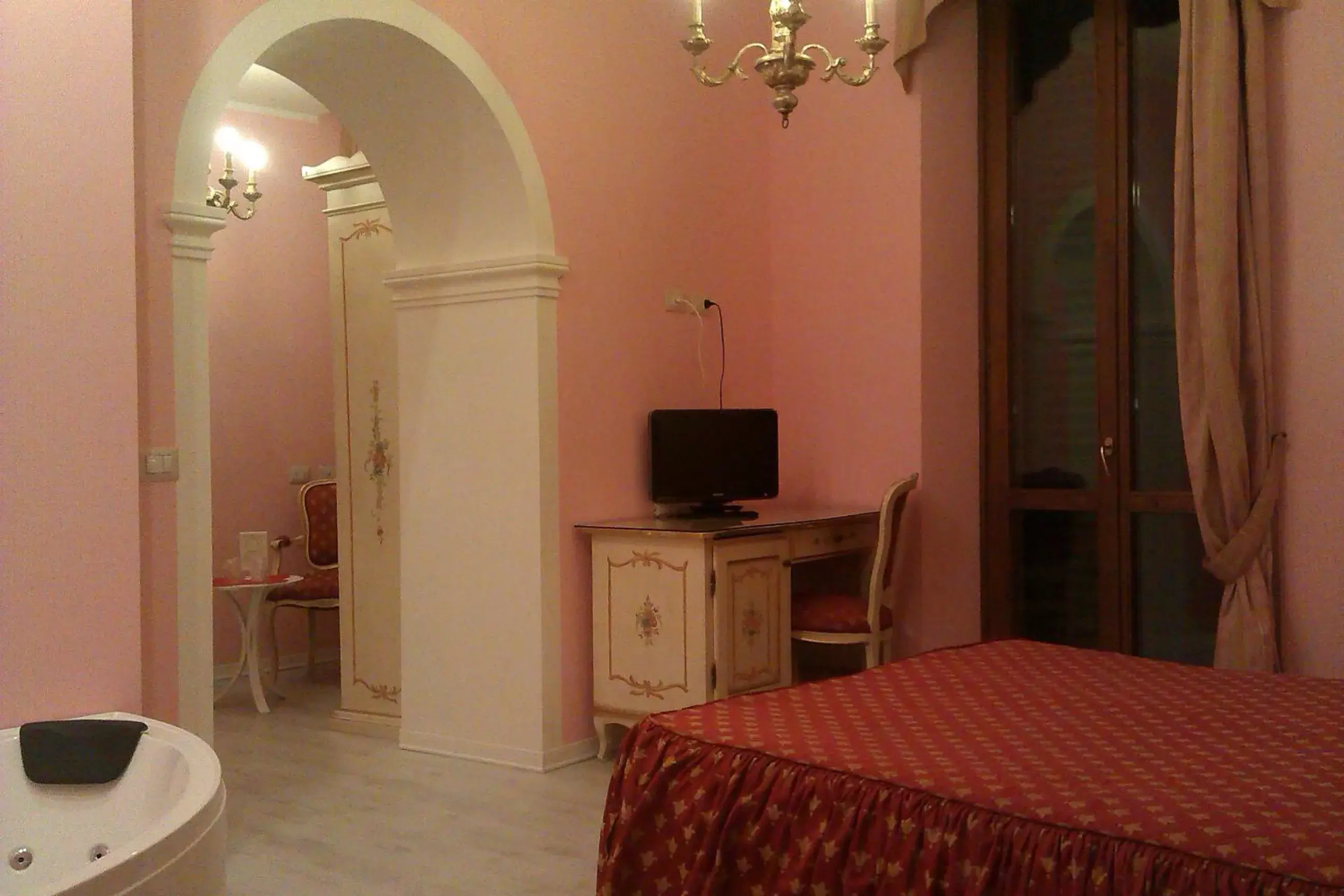 Photo of the whole room, TV/Entertainment Center in Garda Sol SPA Hotel & Appartamenti