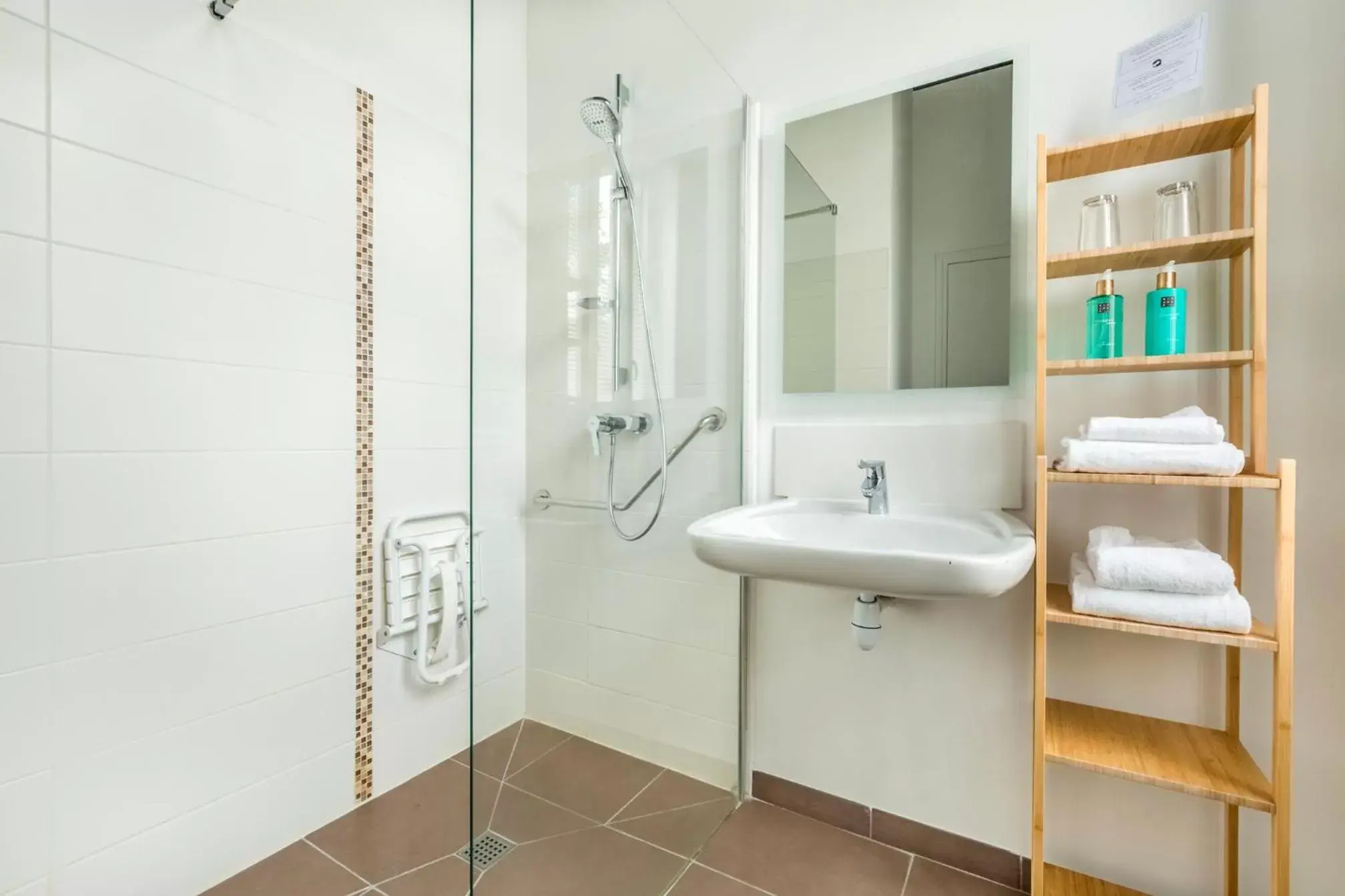 Bathroom in Le Chat Qui Dort - Villa Gounod