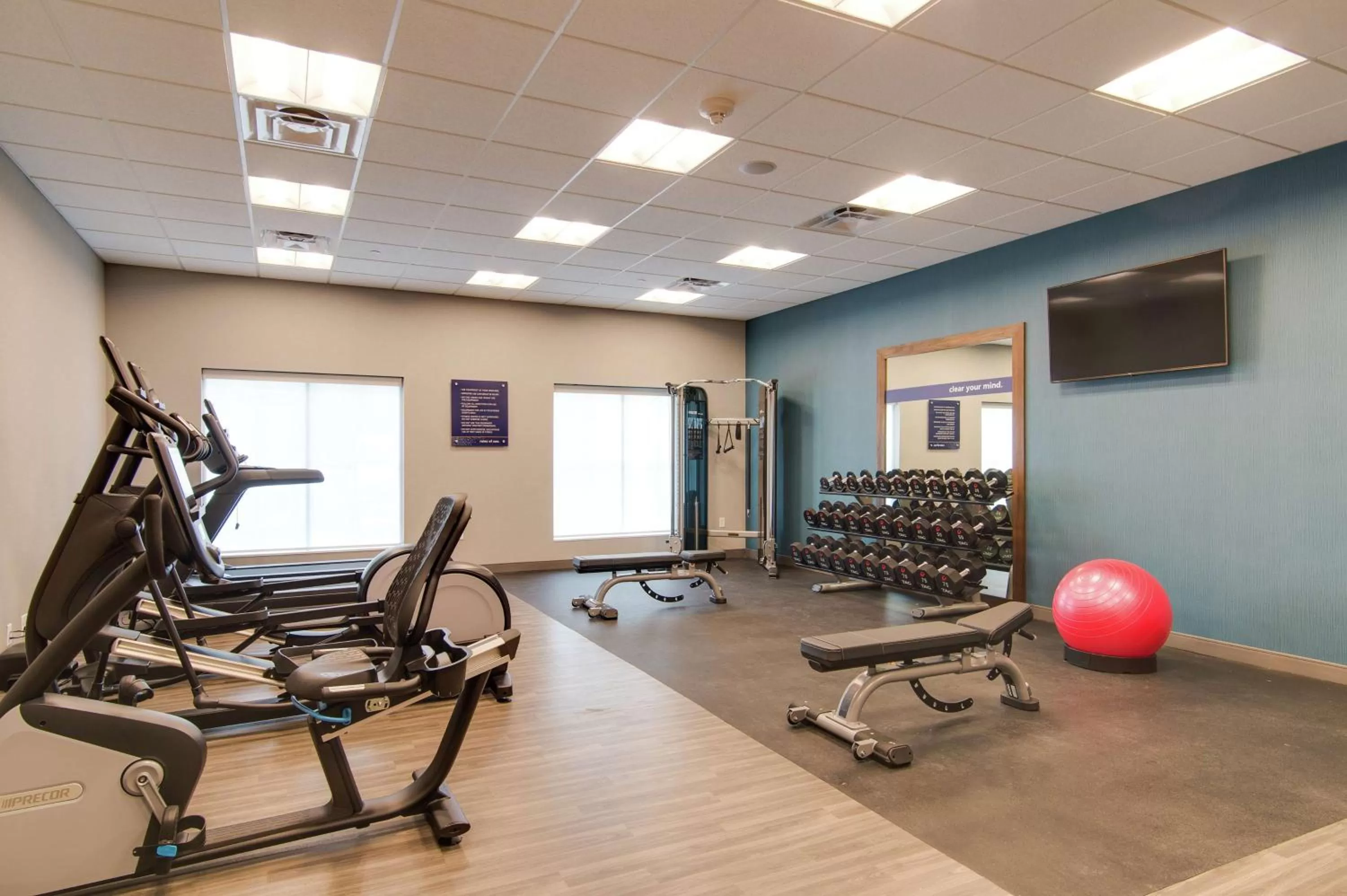 Fitness centre/facilities in Hampton Inn & Suites by Hilton Nashville North Skyline