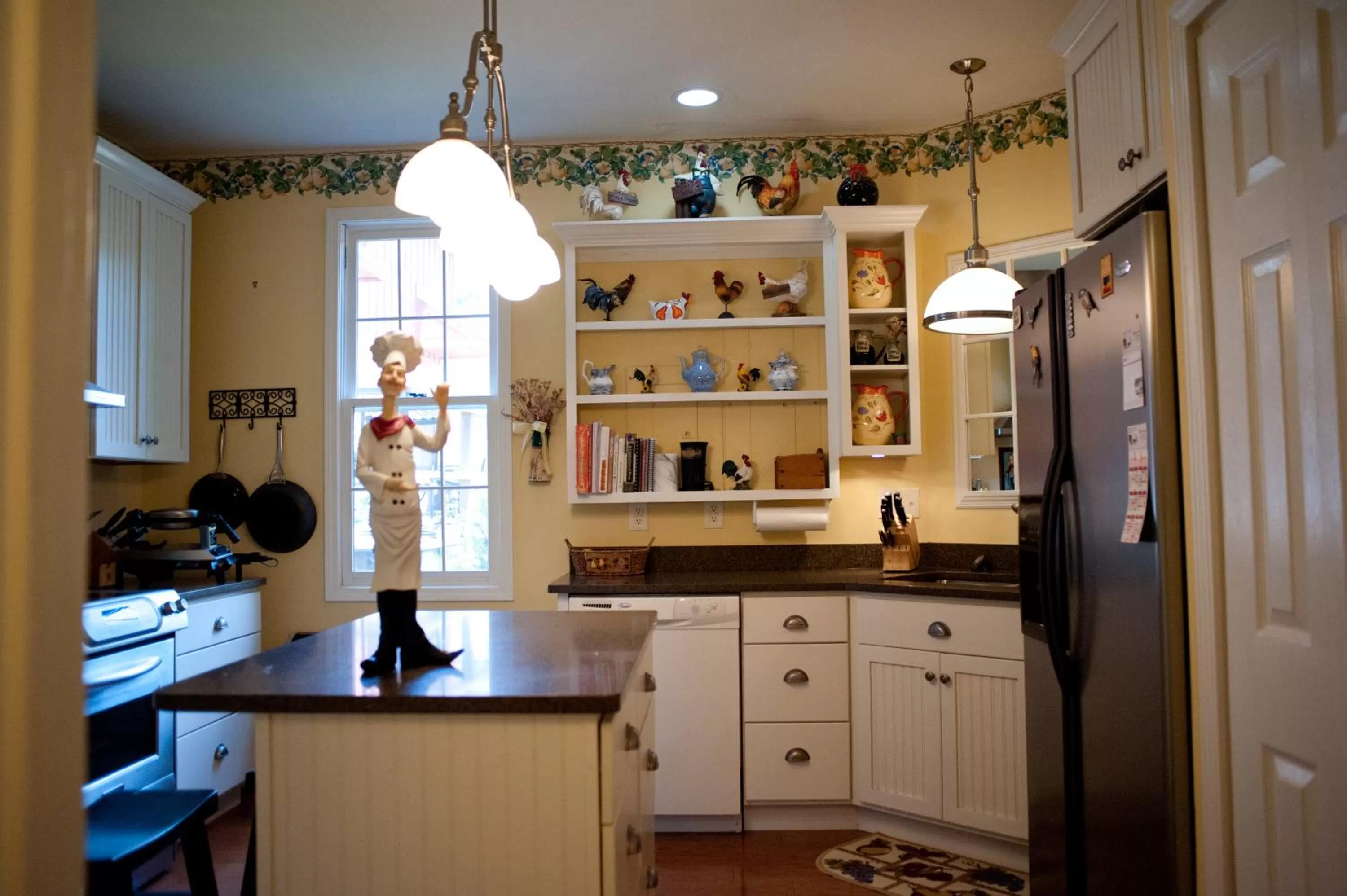 Communal kitchen in Green Tree Inn