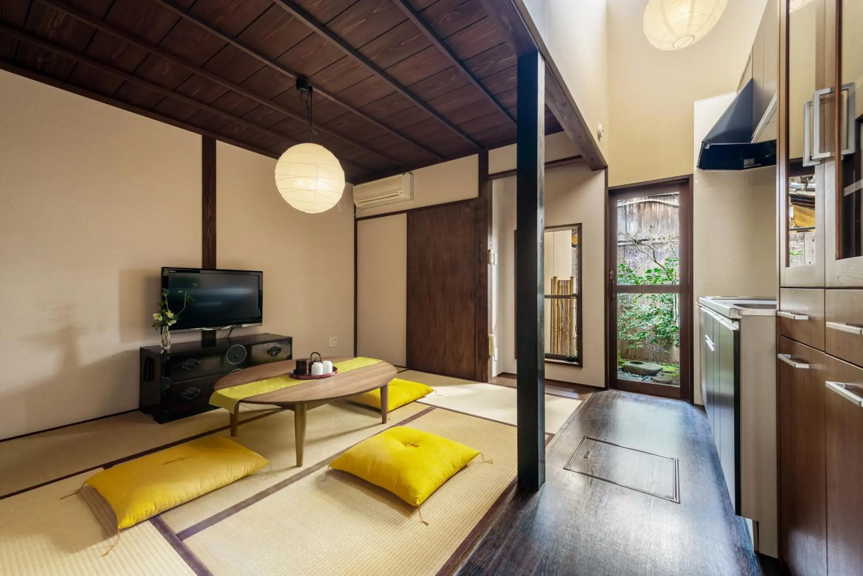 Living room, Seating Area in Kohaku an Machiya House