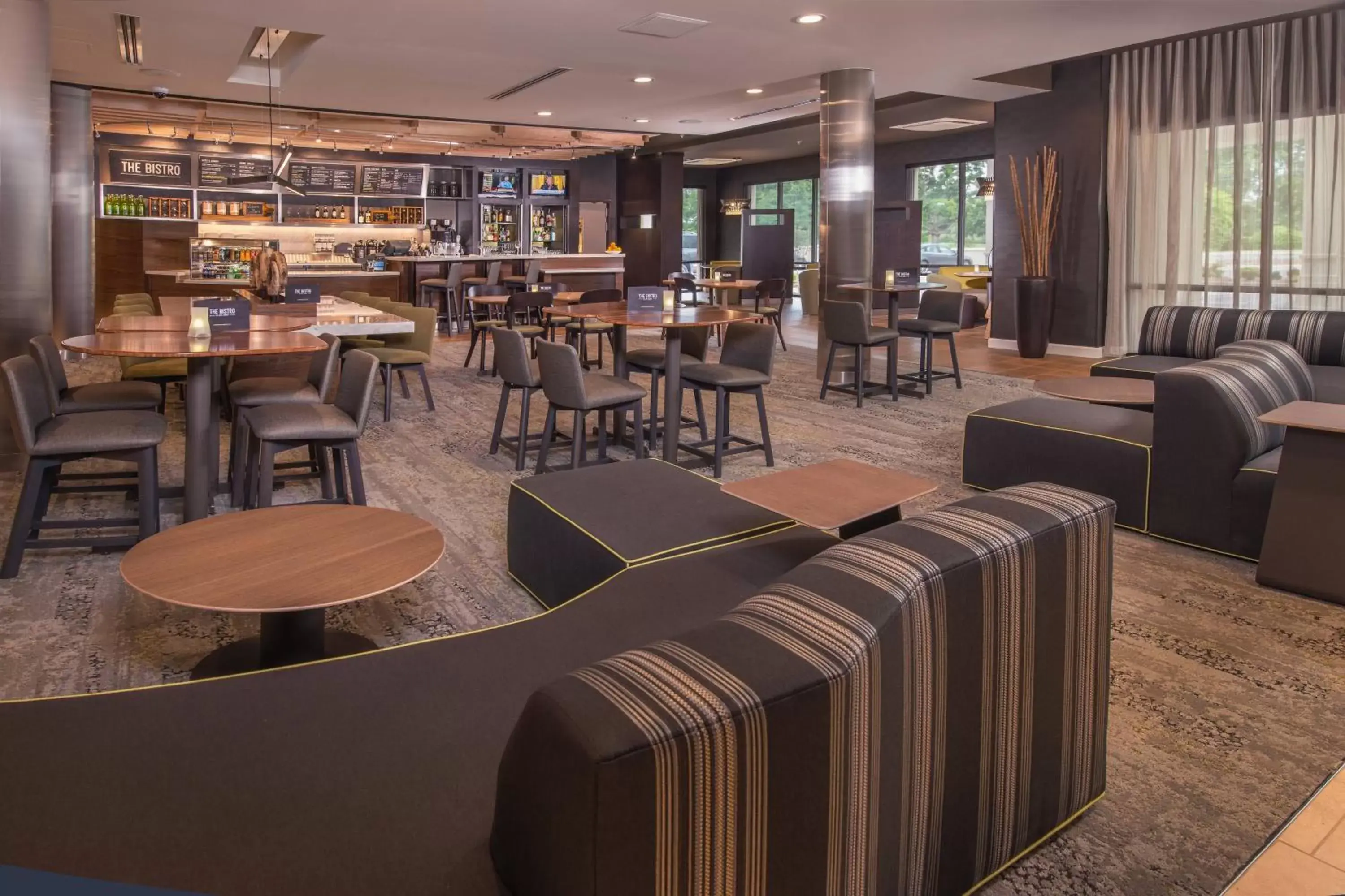 Restaurant/places to eat, Lounge/Bar in Courtyard by Marriott Hershey Chocolate Avenue