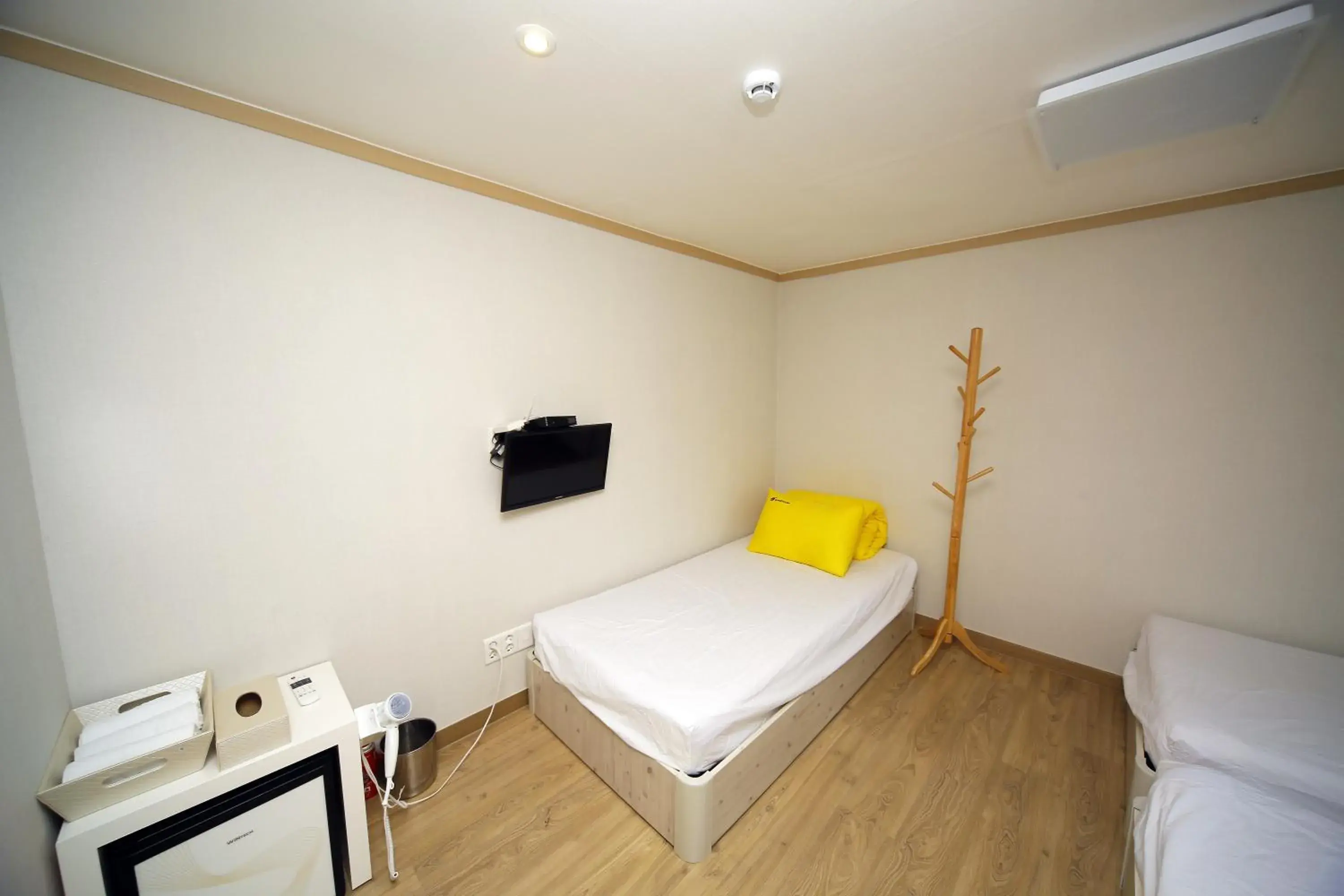 Comfort Triple Room in 24 Guesthouse KyungHee University