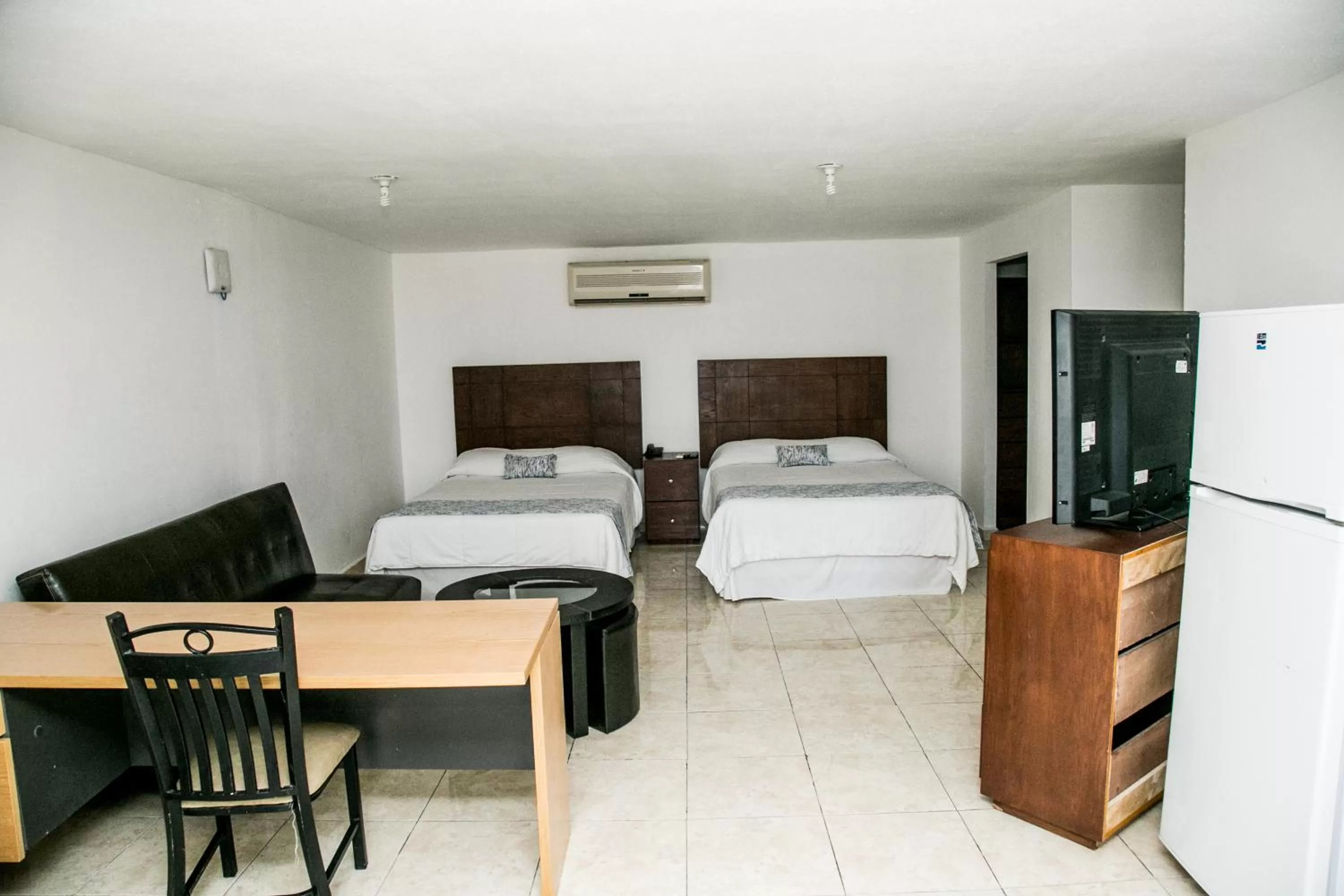 Photo of the whole room, Bed in Booking Dioh