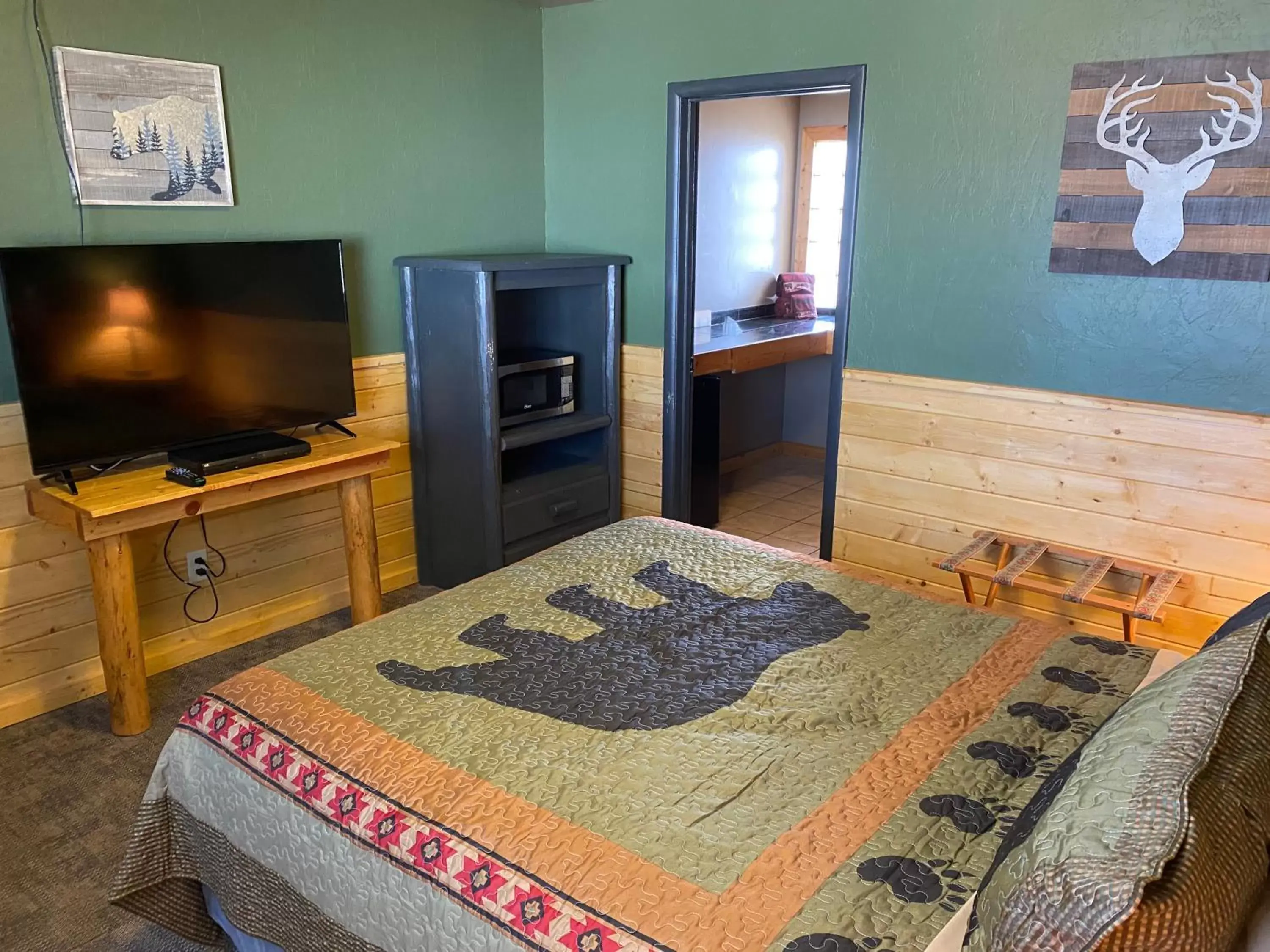 Bedroom in The Fishing Bear Lodge