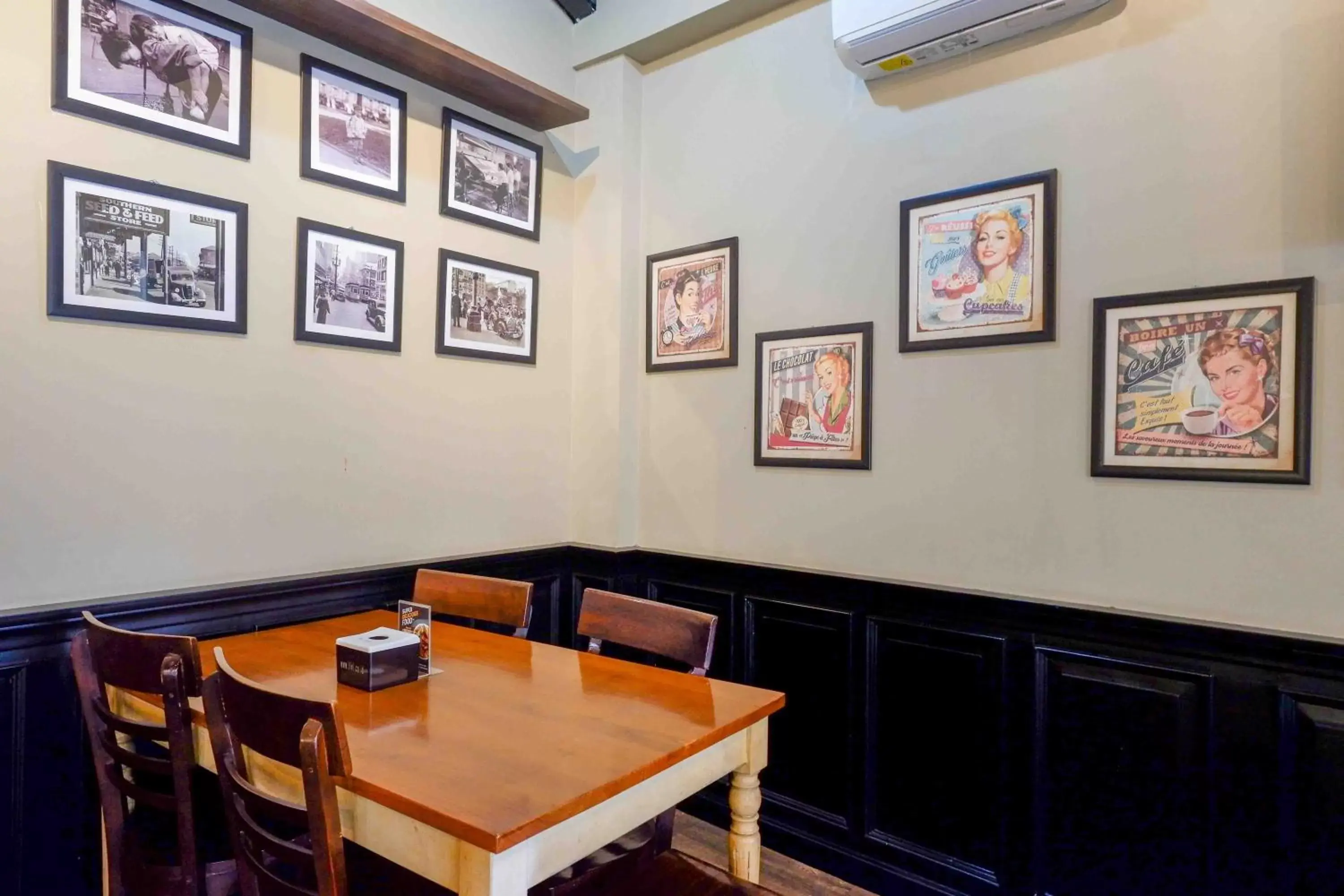 Restaurant/places to eat in Sans Hotel Empress Simpang Lima Restaurant/places to eat in Sans Hotel Empress Simpang Lima