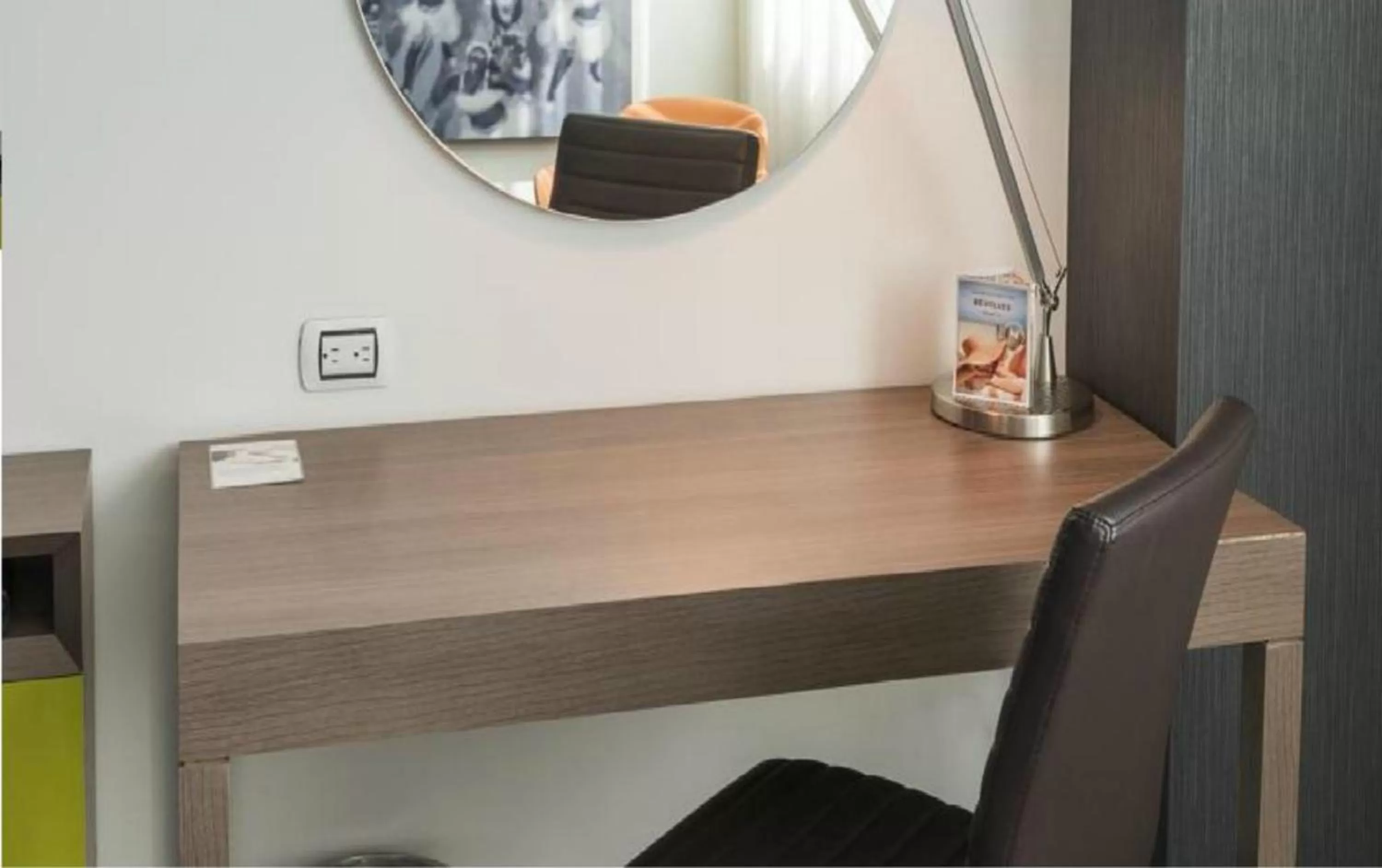 hair dresser in Hampton by Hilton Medellin