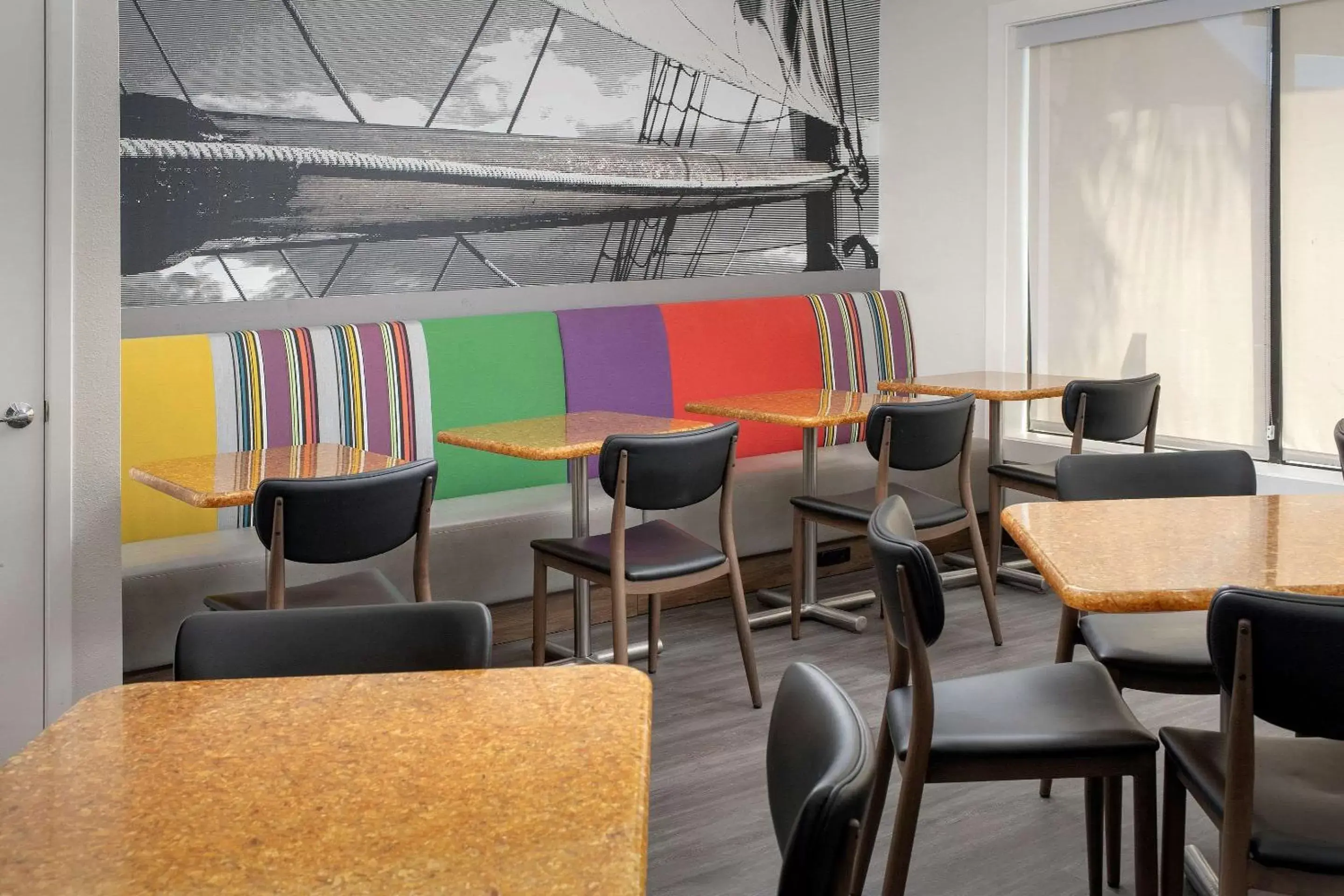 Restaurant/places to eat, Lounge/Bar in Quality Inn Atlantic Beach-Mayo Clinic Jax Area