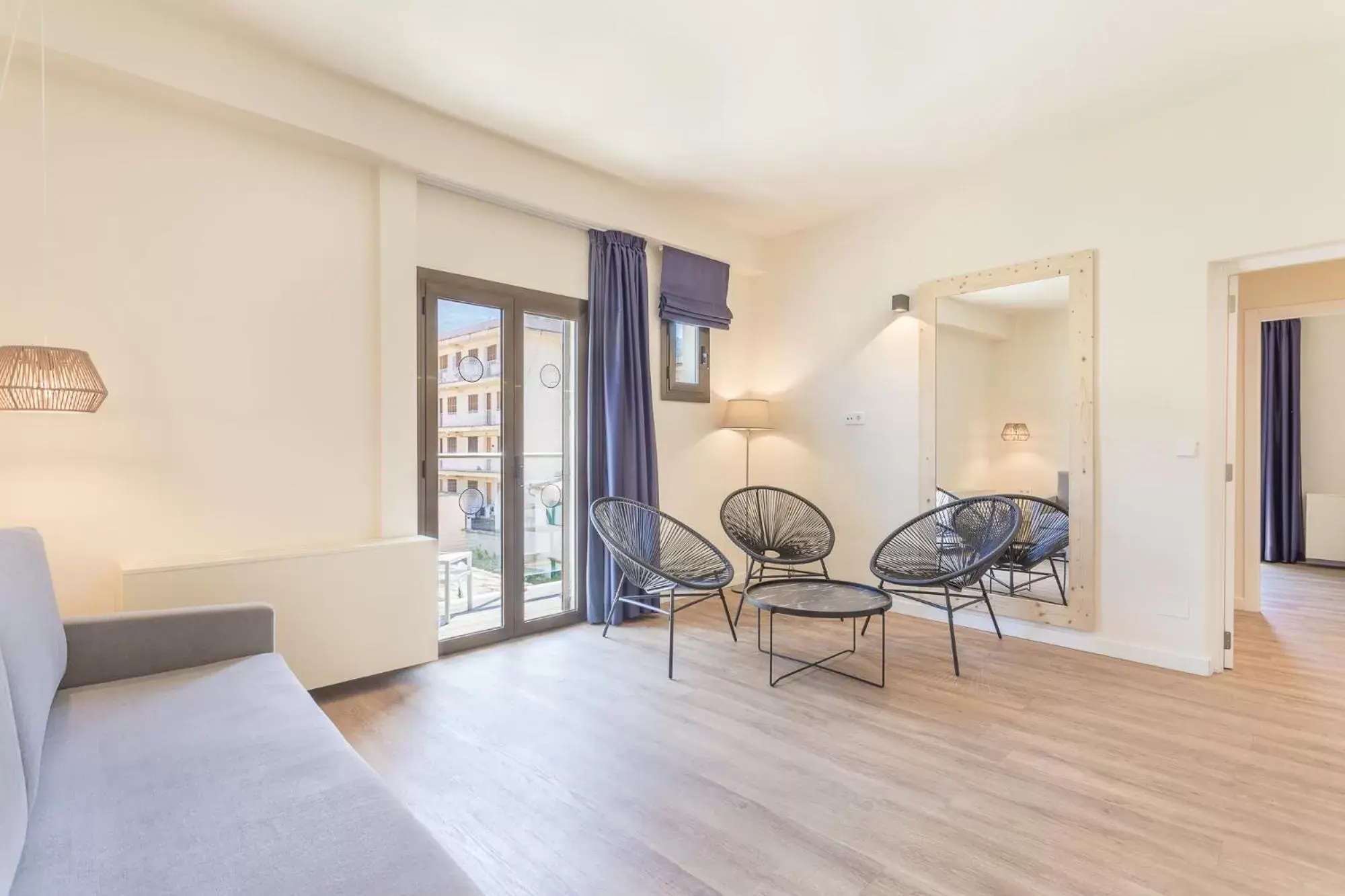 Living room, Seating Area in FERGUS Style Soller Beach