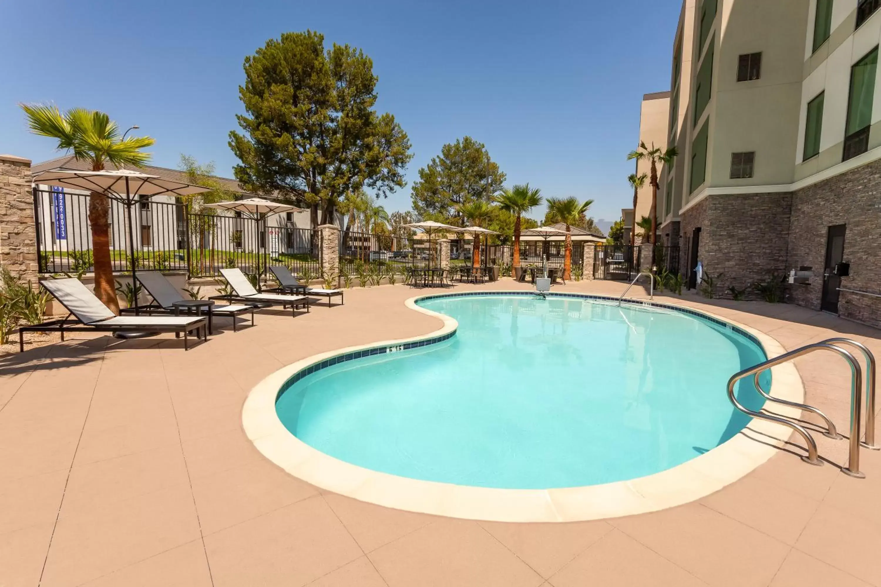 Property building, Swimming Pool in Staybridge Suites - San Bernardino - Loma Linda