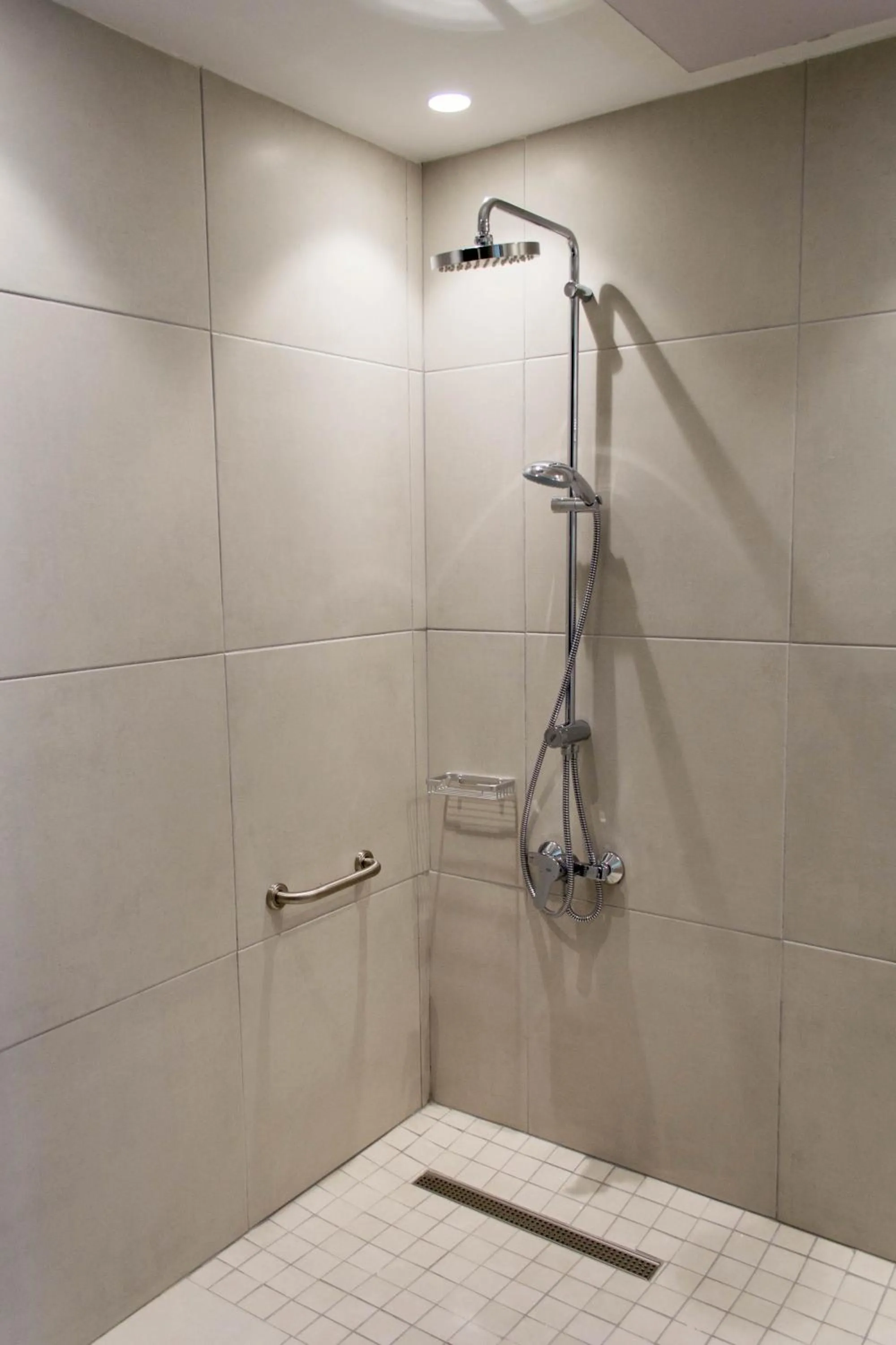 Bathroom in Mandali Hotel