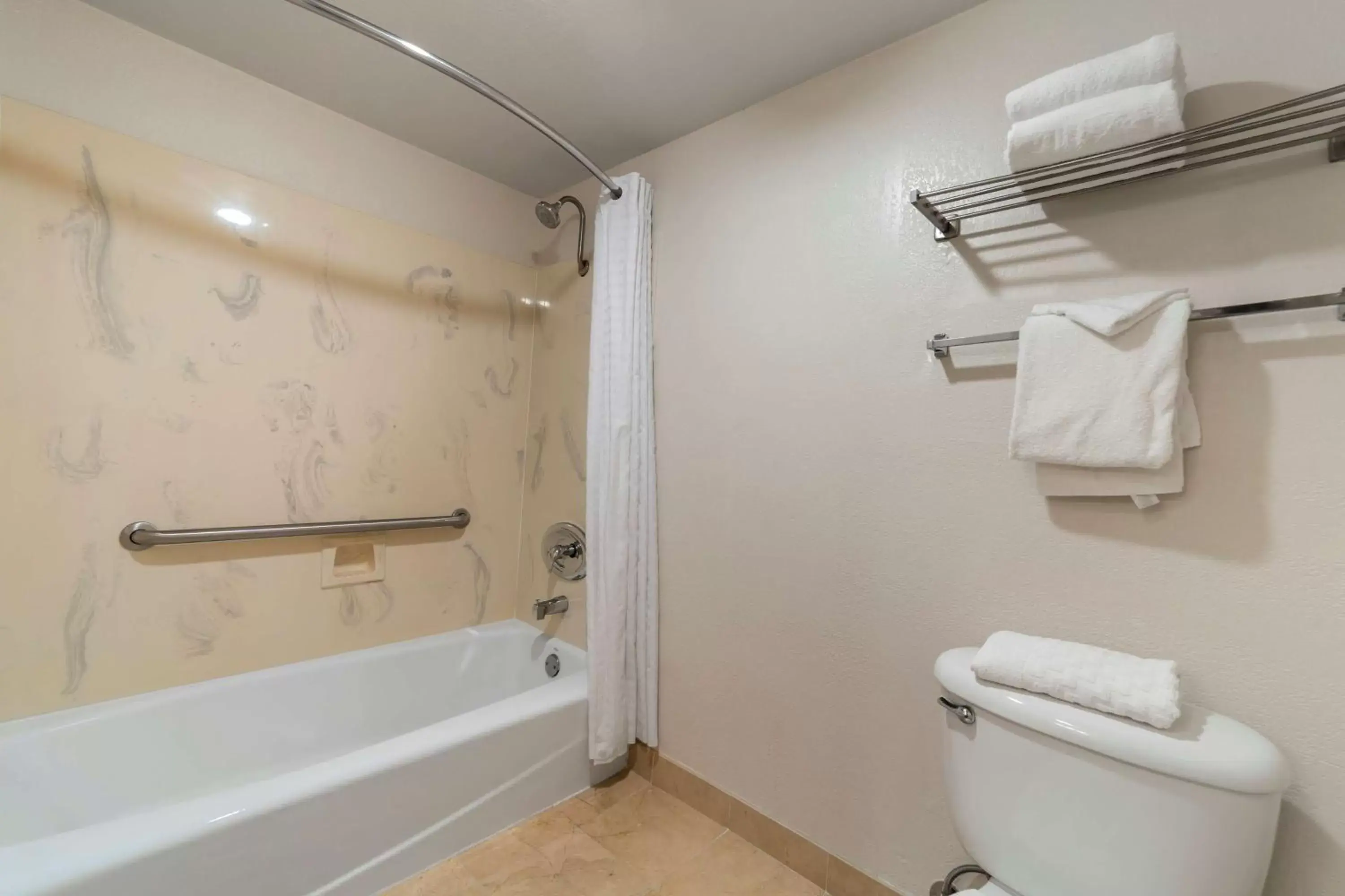 Bedroom, Bathroom in Best Western Plus Northwoods Inn