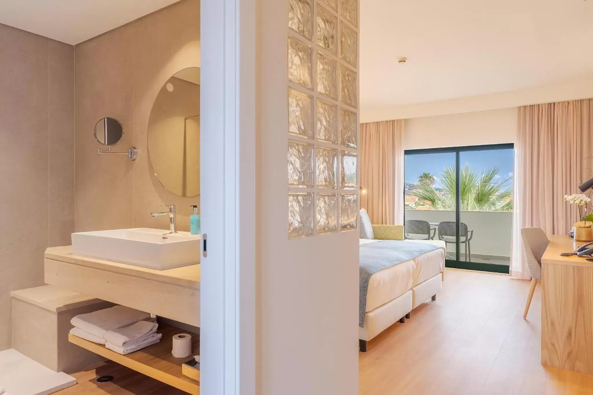 Photo of the whole room, Bathroom in Sentido Galosol