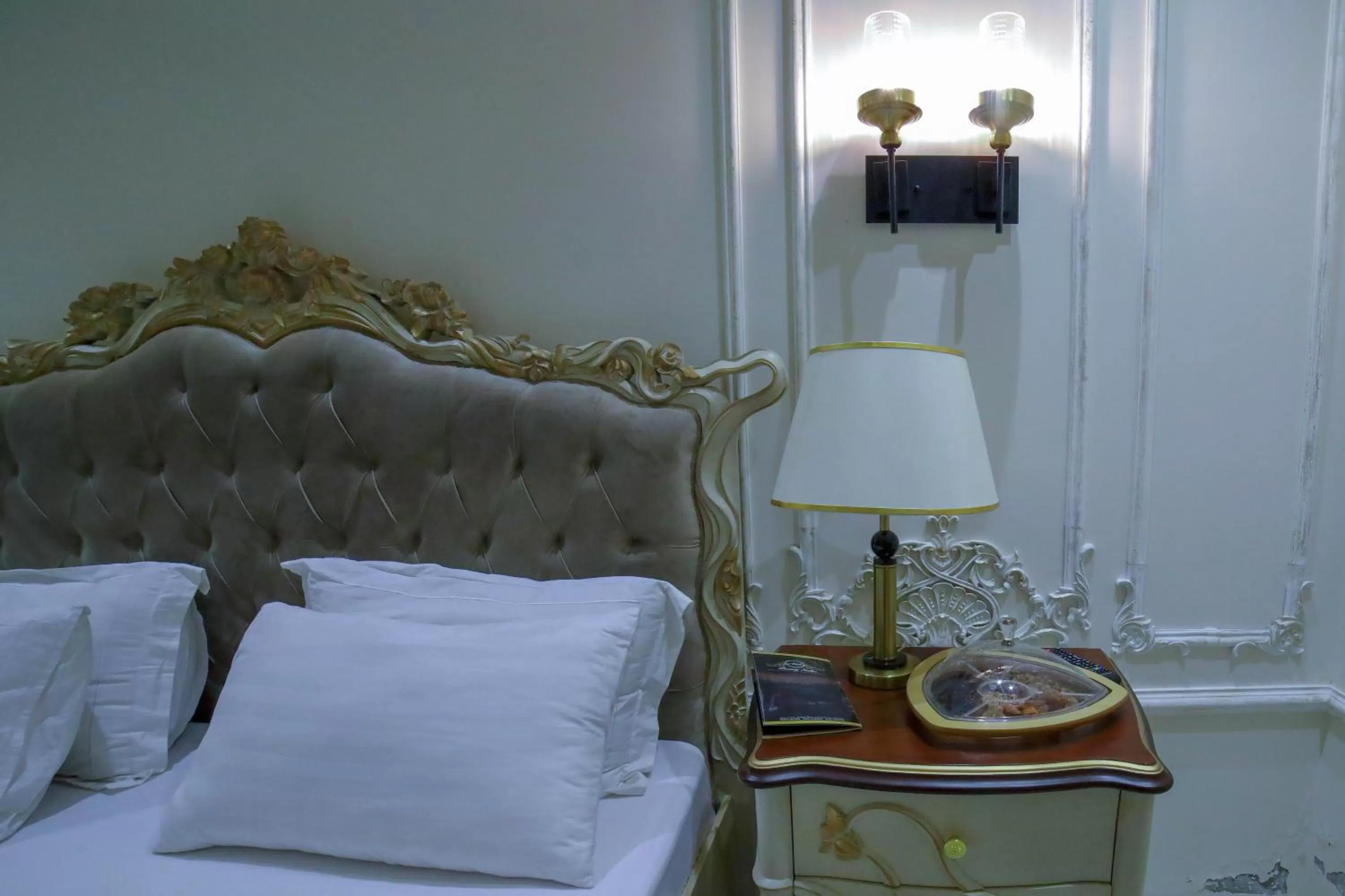 Bed in Arish Luxury Suites