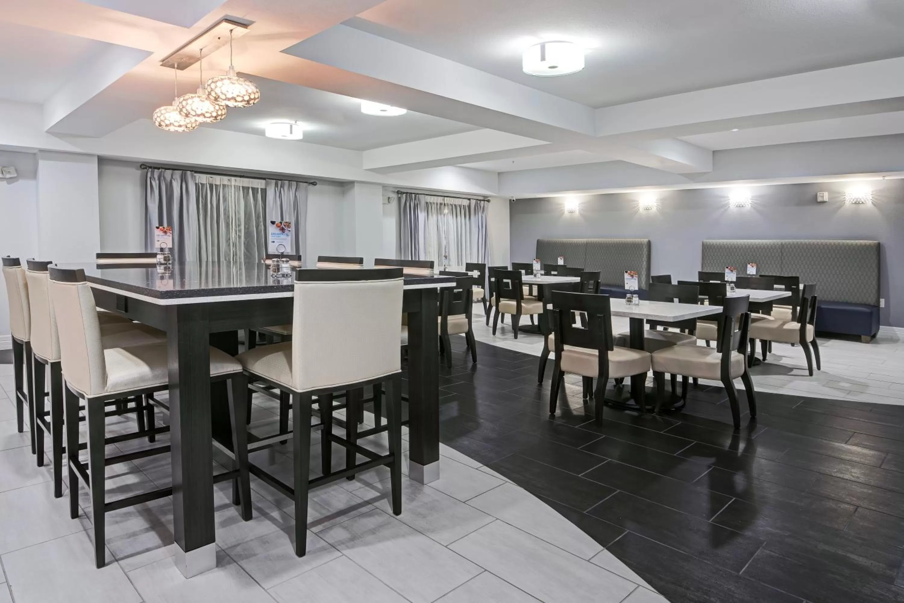 Breakfast in Holiday Inn Express and Suites Houston North - IAH Area by IHG