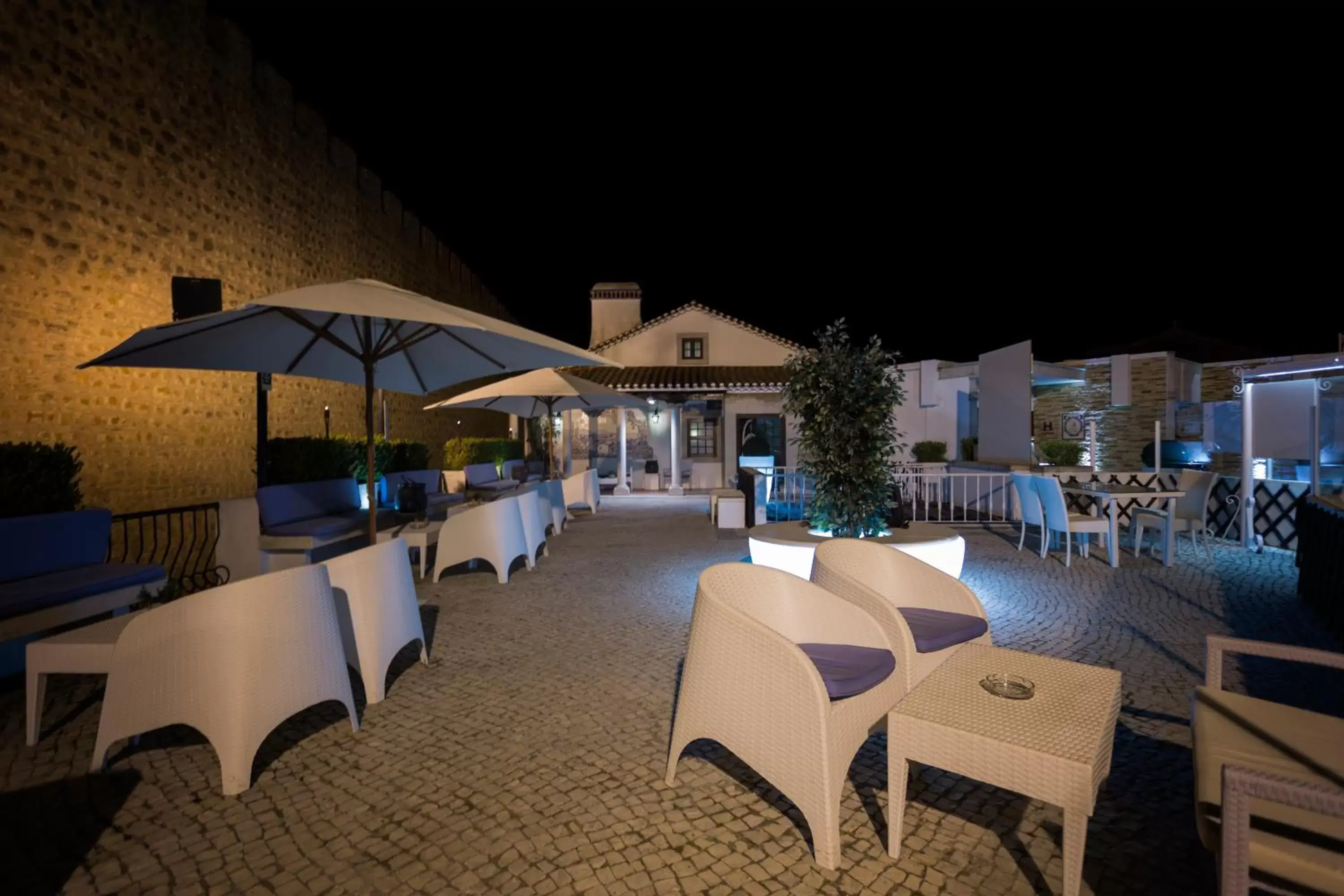 Facade/entrance, Swimming Pool in Josefa D`Obidos Hotel