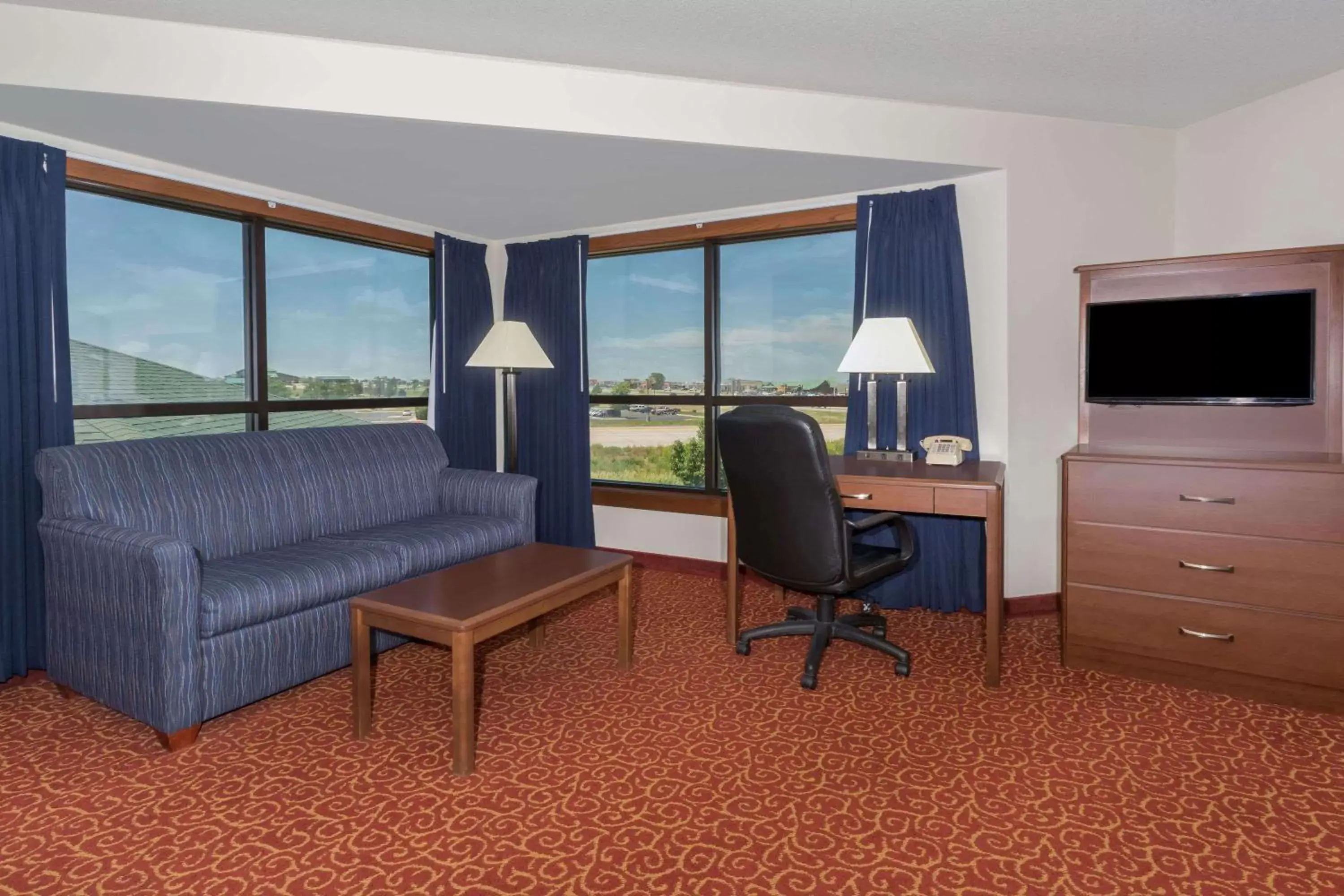 Photo of the whole room, Seating Area in Days Inn by Wyndham Sidney NE