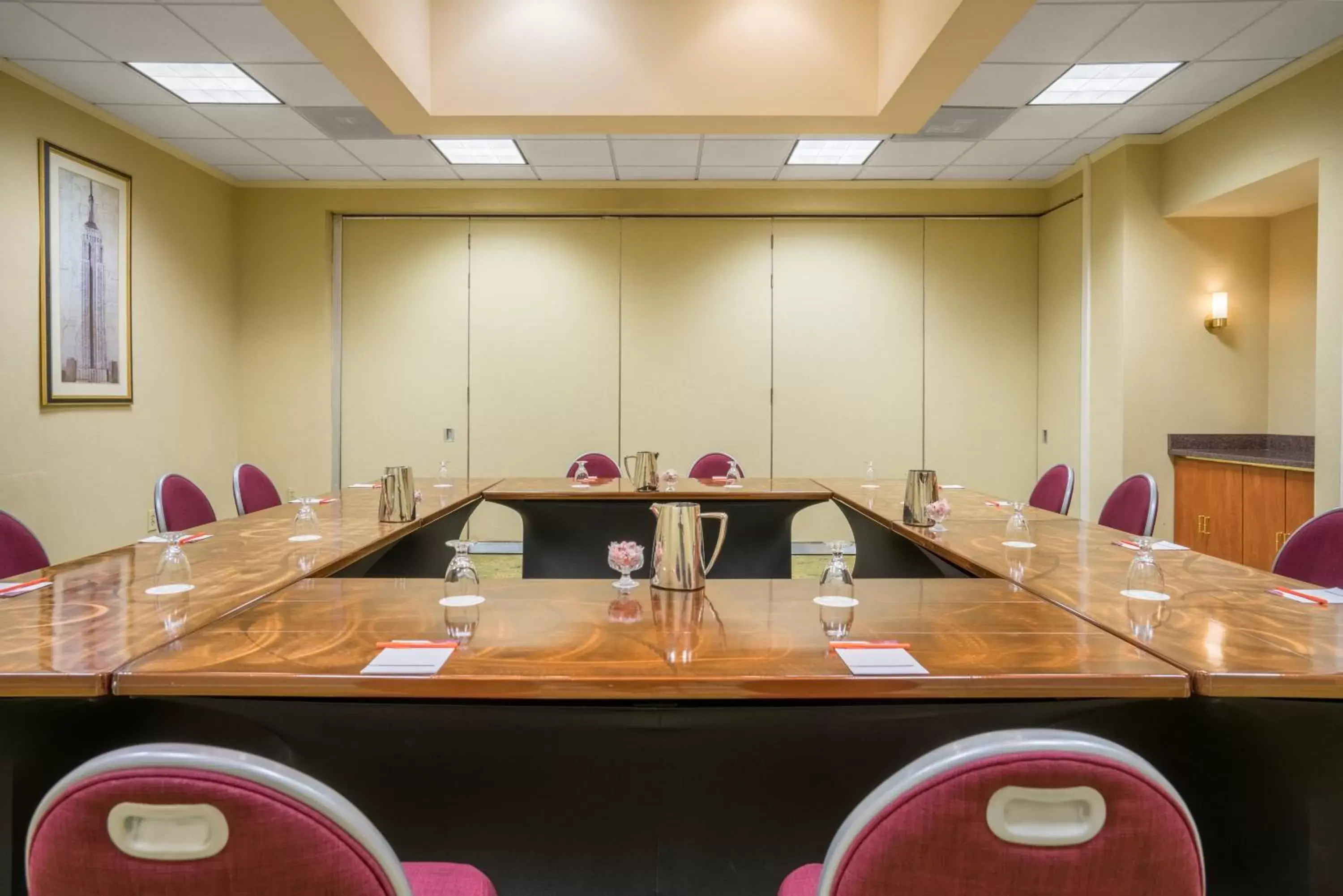 Meeting/conference room in Crowne Plaza Dulles Airport, an IHG Hotel