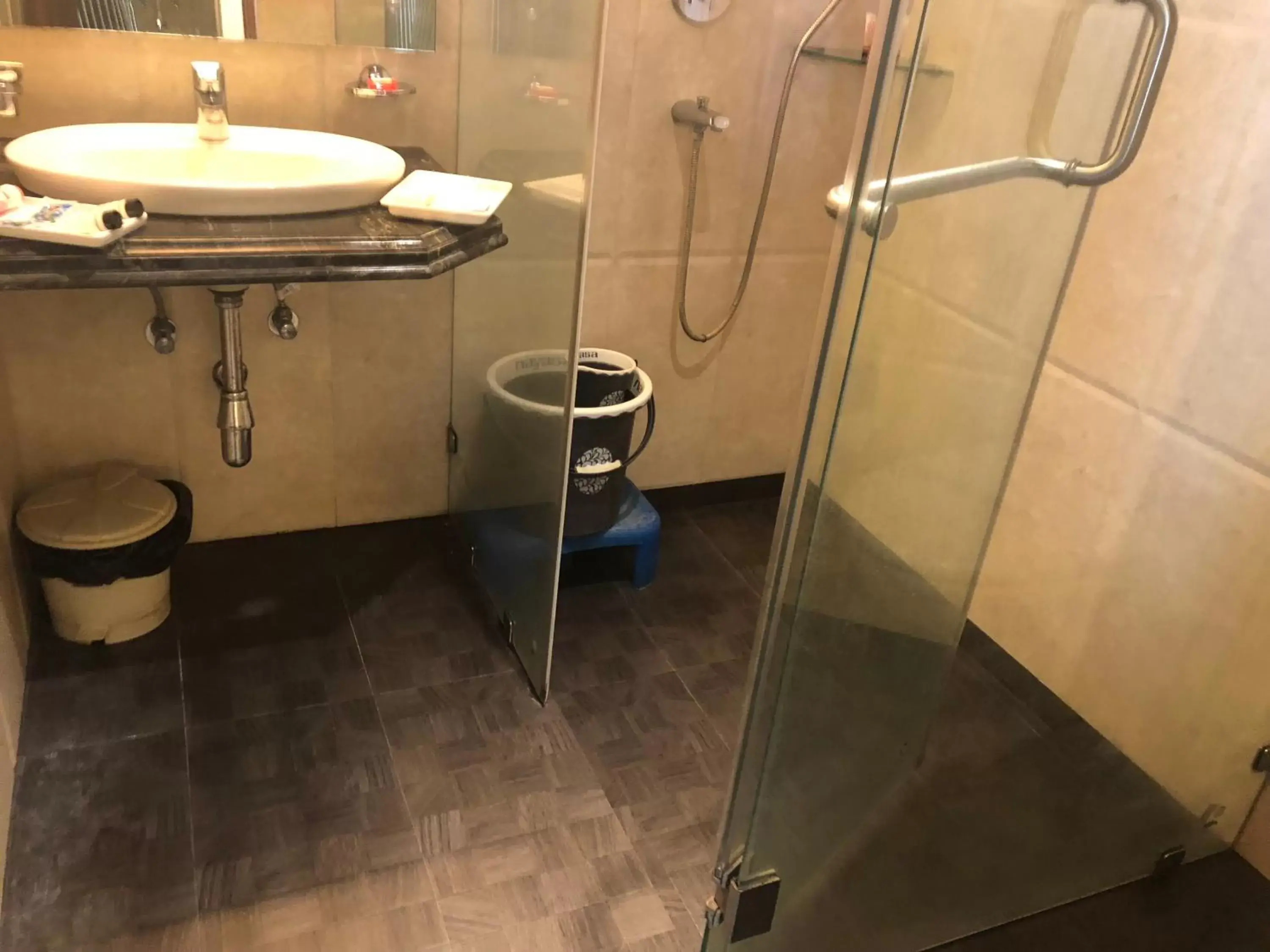 Shower, Bathroom in Hotel Holiday Resort