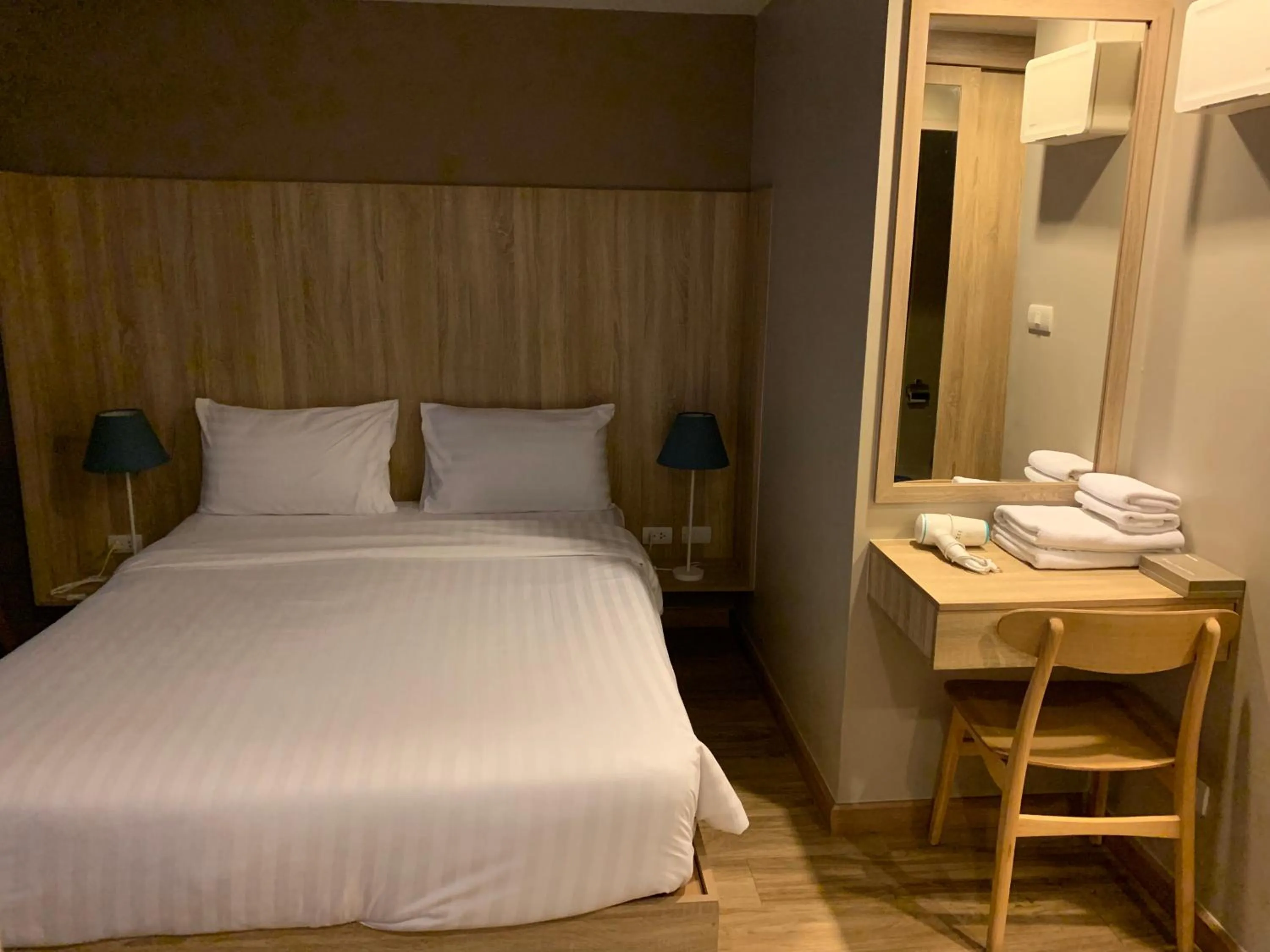 Bedroom, Bed in Baan Tanwa - MRT Ratchadapisek Exit 1 or 2