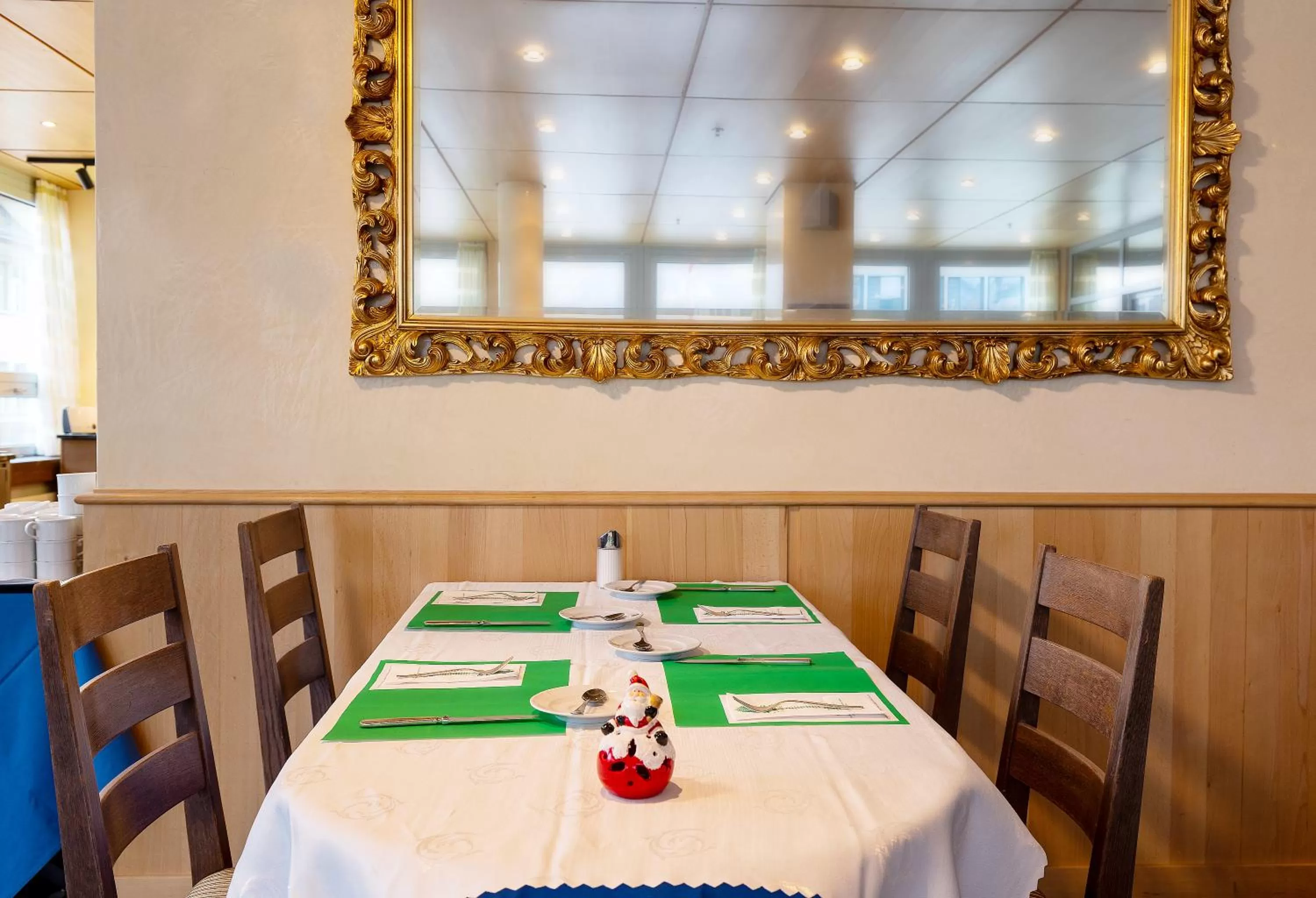 Restaurant/places to eat in Hotel Linde - 24h Self Check-in