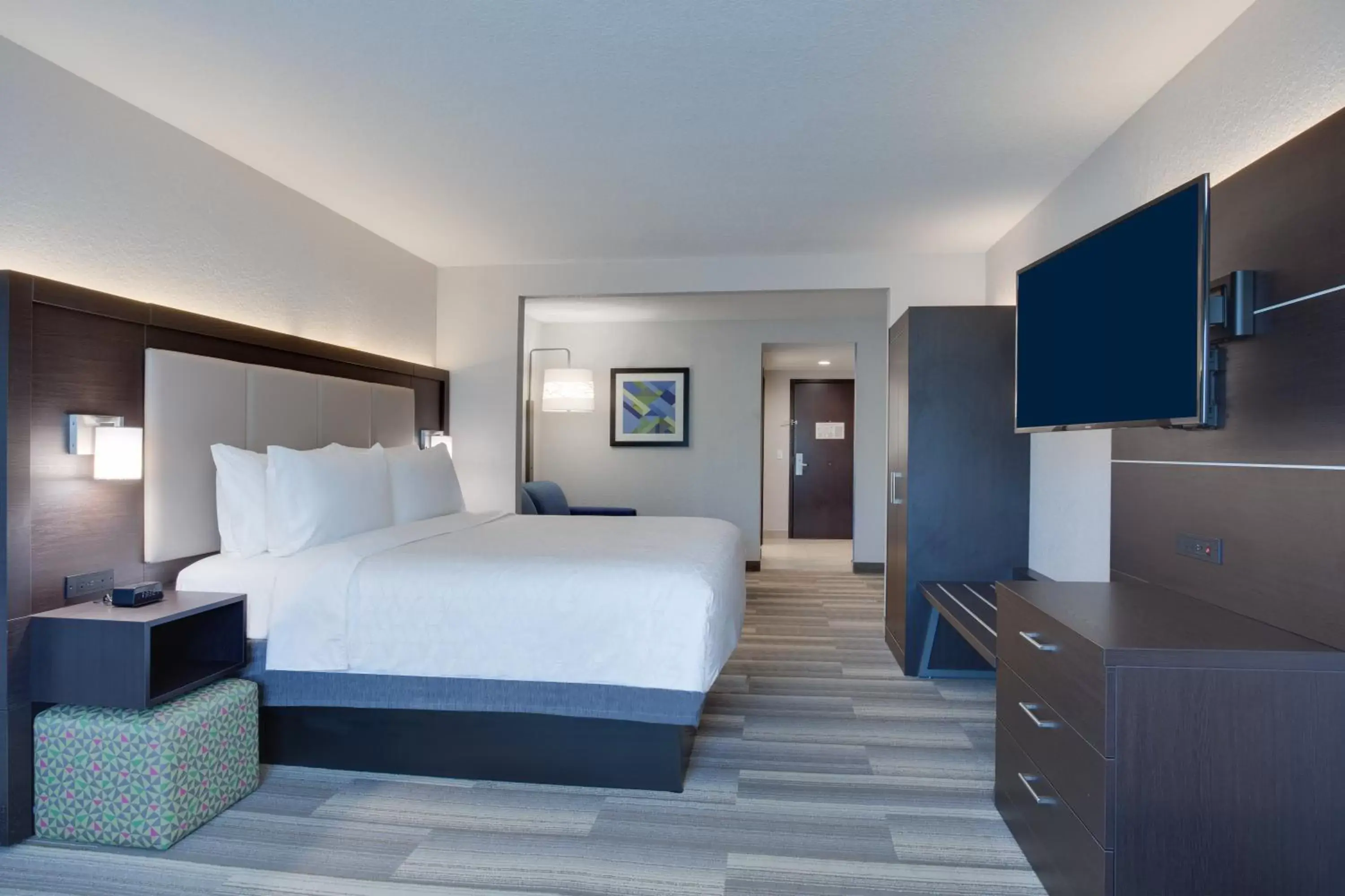 Bedroom in Holiday Inn Express Hotel & Suites Fort Lauderdale Airport/Cruise Port, an IHG Hotel