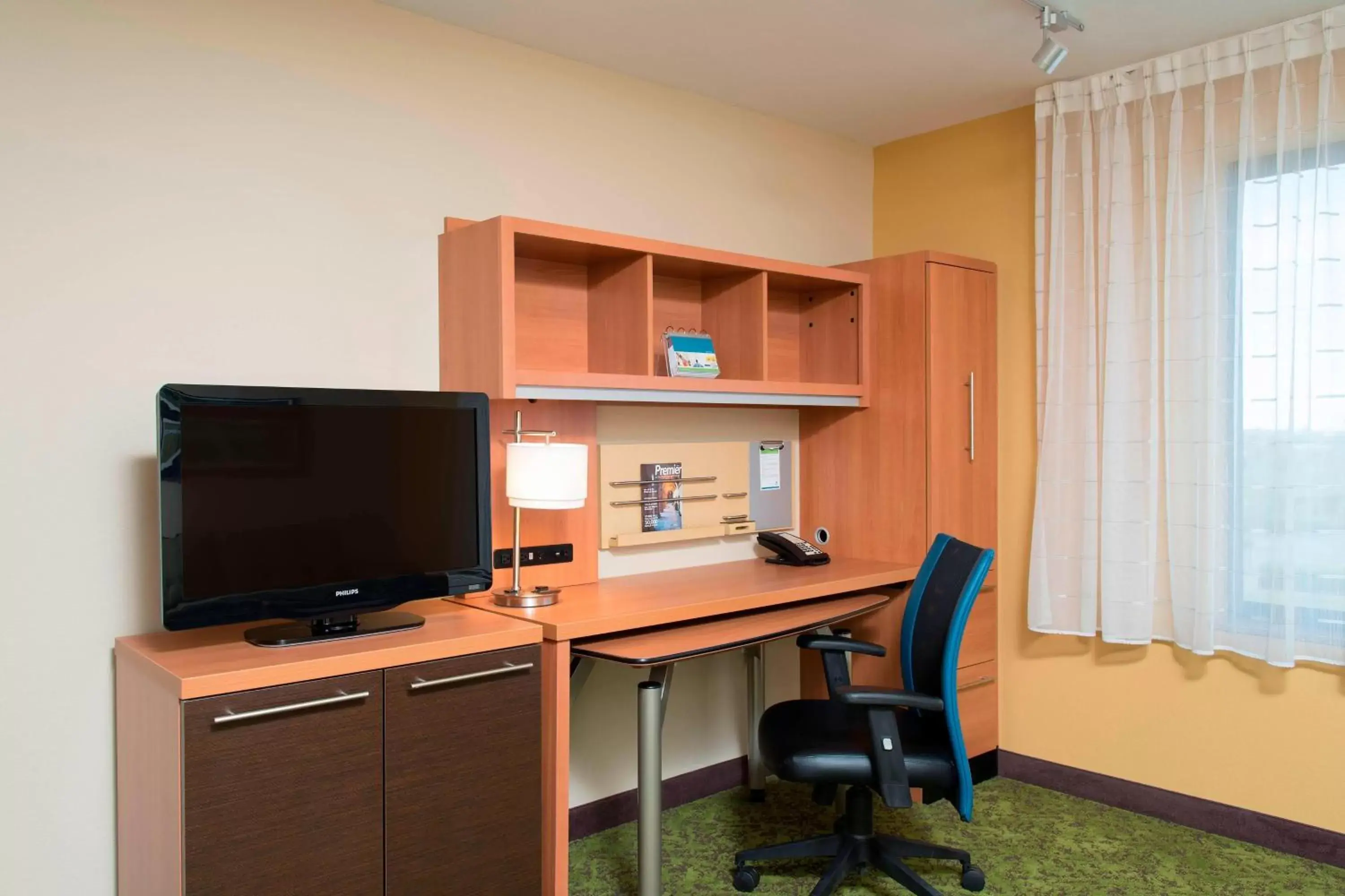 Bedroom, TV/Entertainment Center in TownePlace Suites by Marriott Lexington South/Hamburg Place