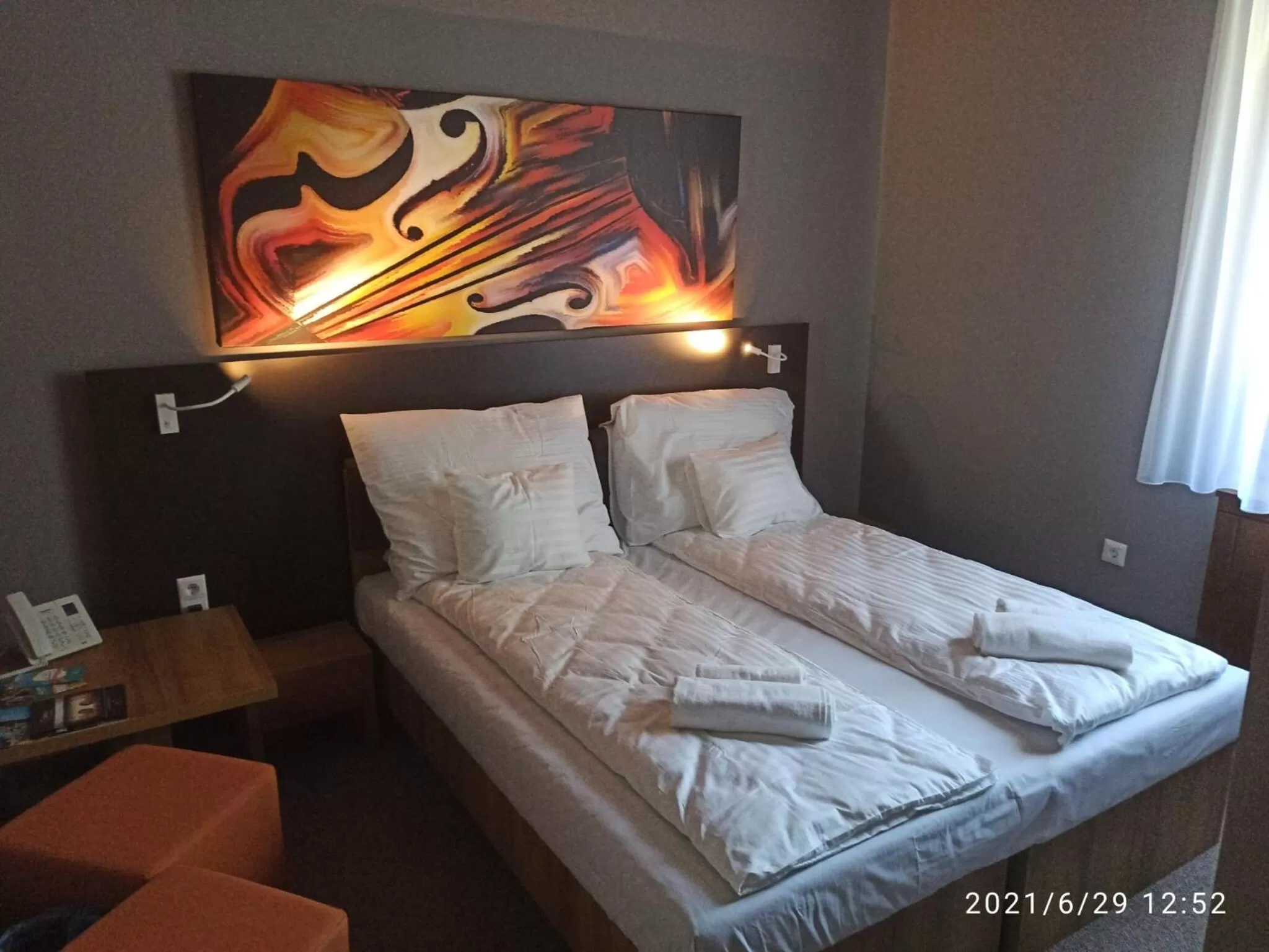 Bed in Svájci Lak Panzió