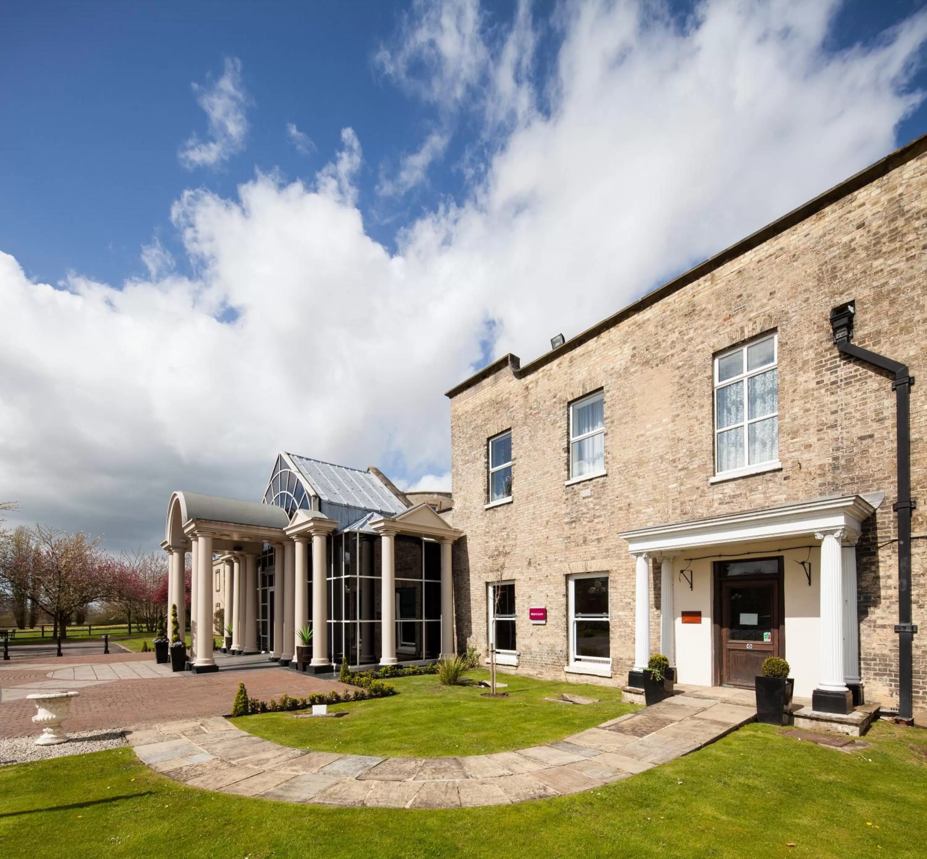 Property building in Mercure York Fairfield Manor Hotel