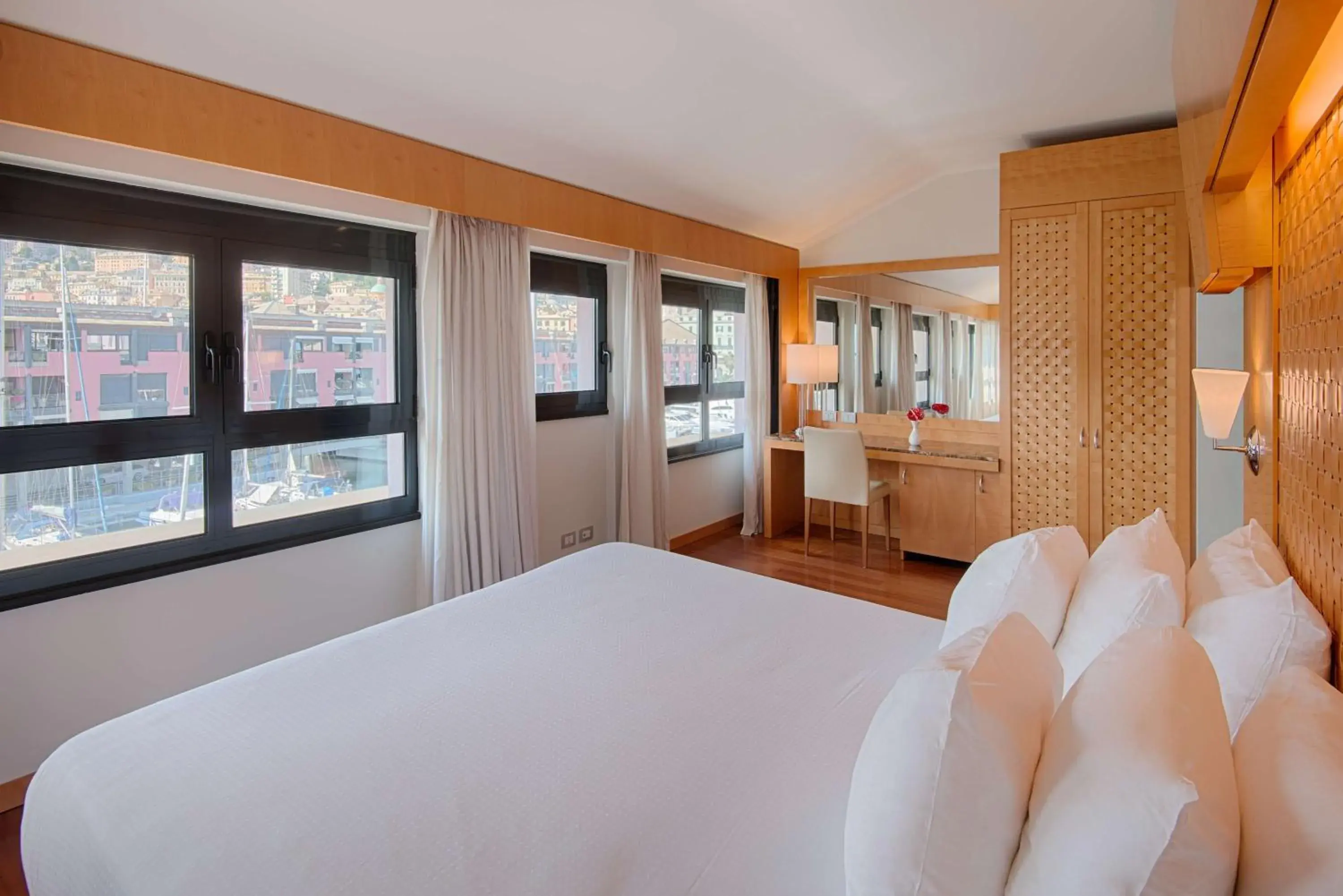 Photo of the whole room, Bed in NH Collection Genova Marina