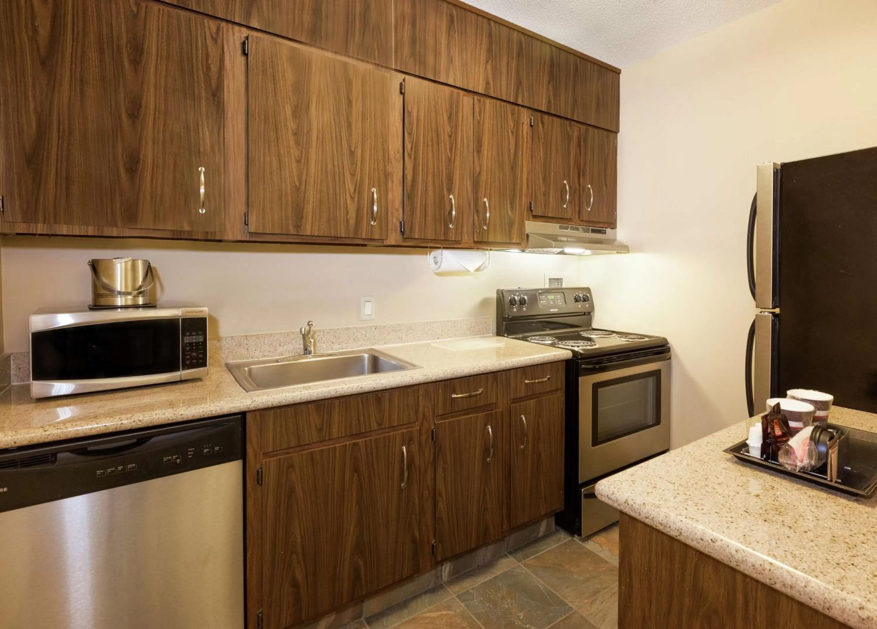 Kitchen or kitchenette in DoubleTree by Hilton Hotel & Suites Houston by the Galleria